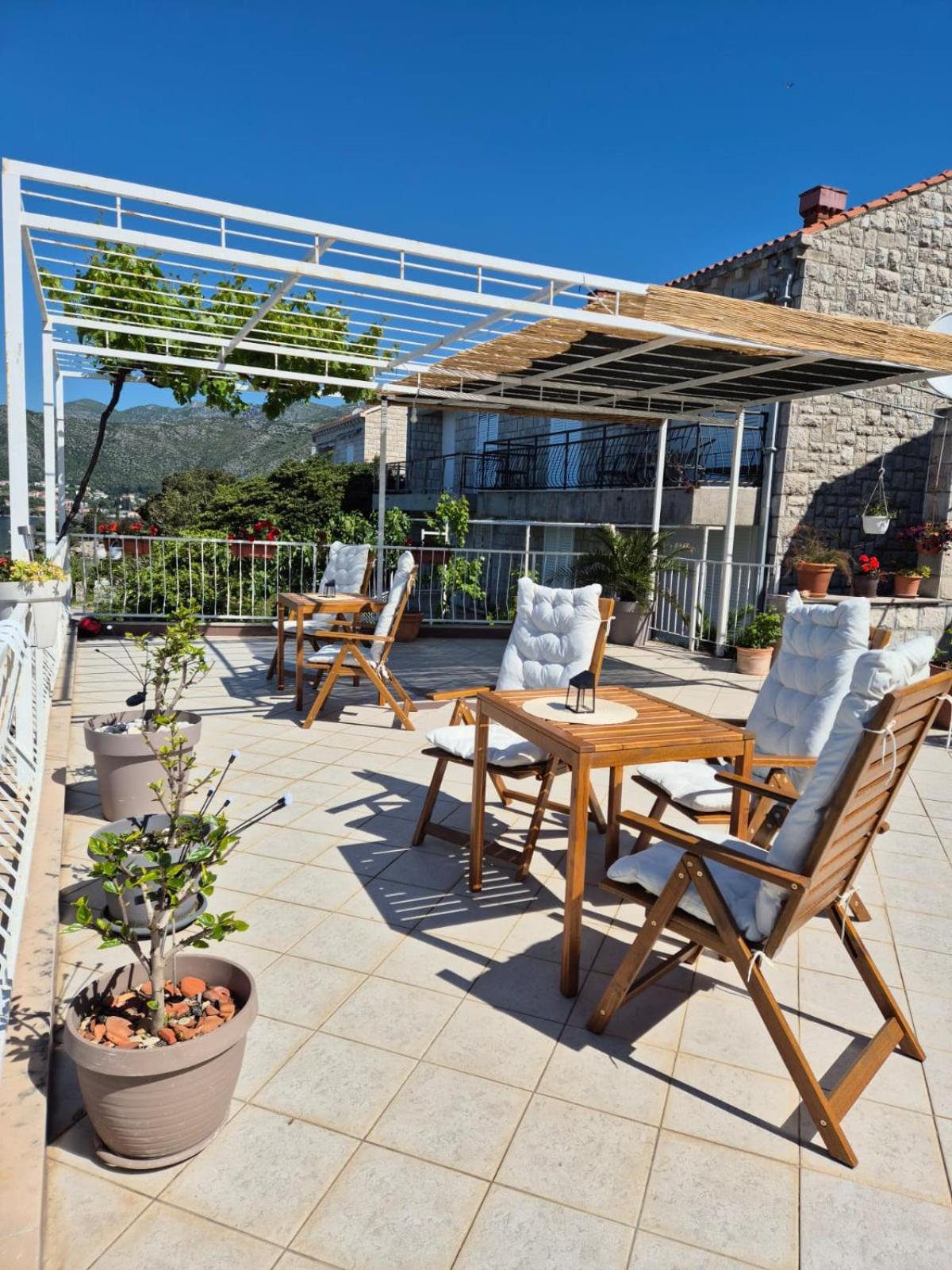 One-Bedroom Apartment with Sea View photo 3