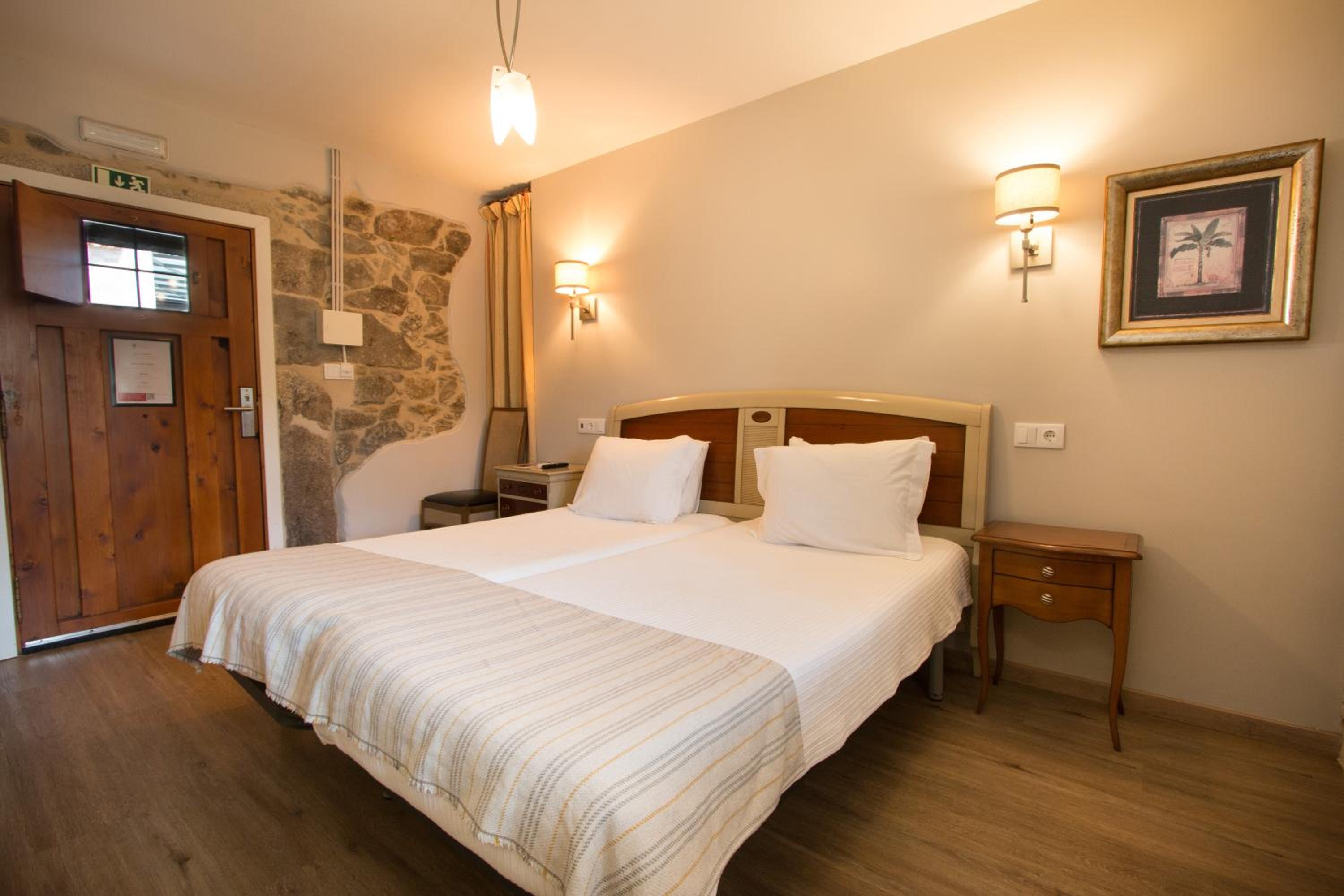 Economy Twin Room - Photo 2