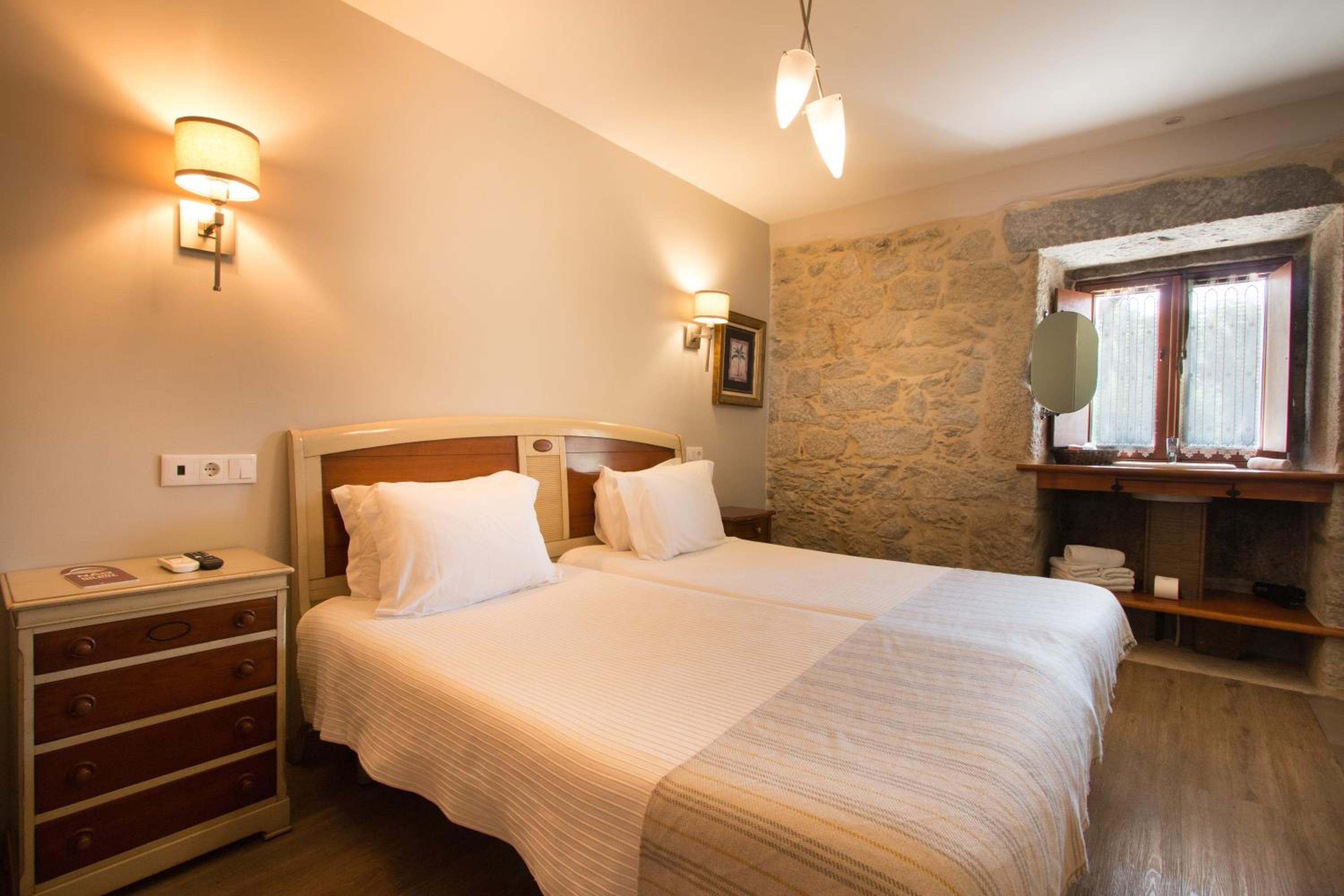 Economy Twin Room - Photo 1