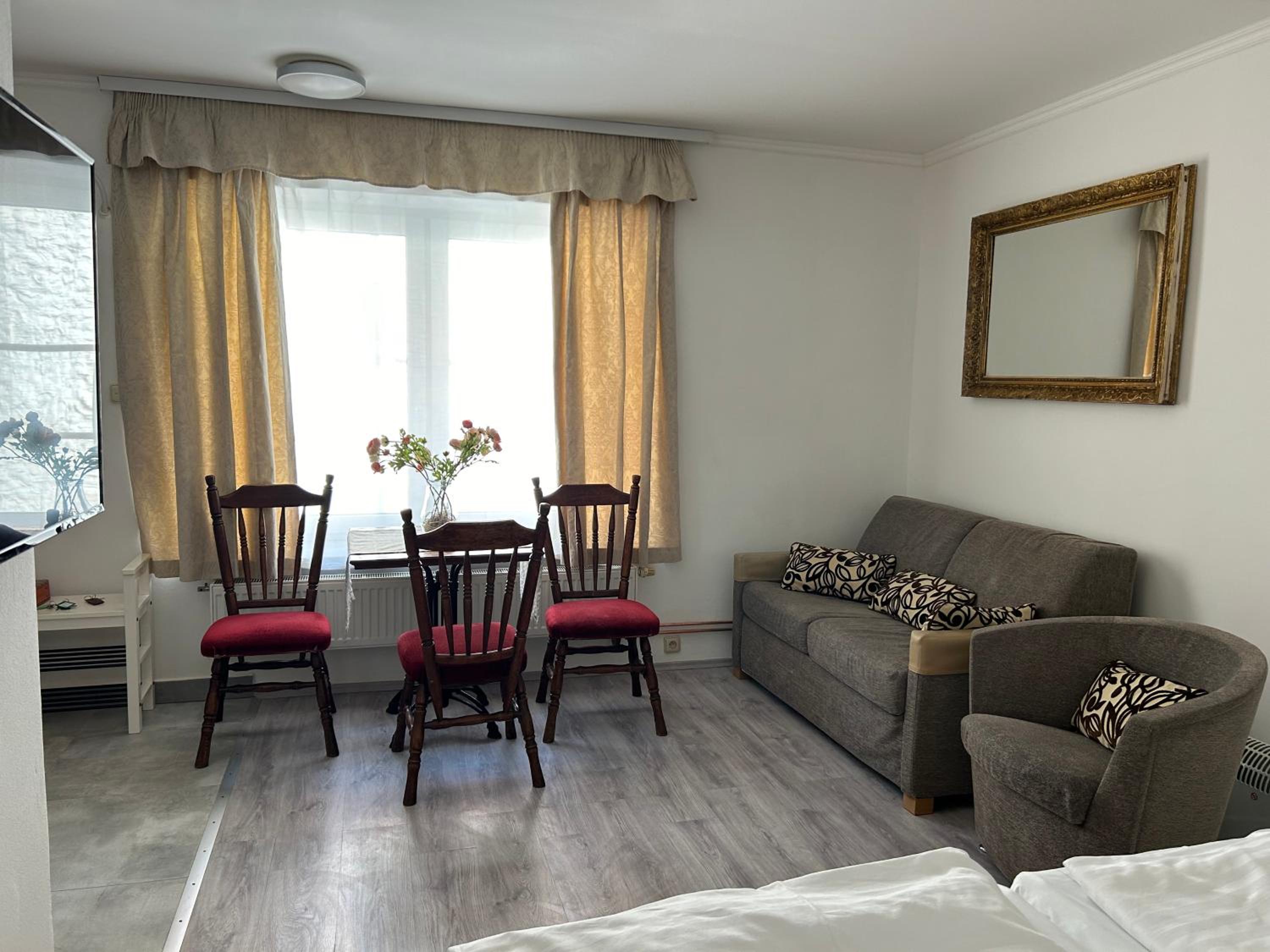 Studio Apartment photo 2