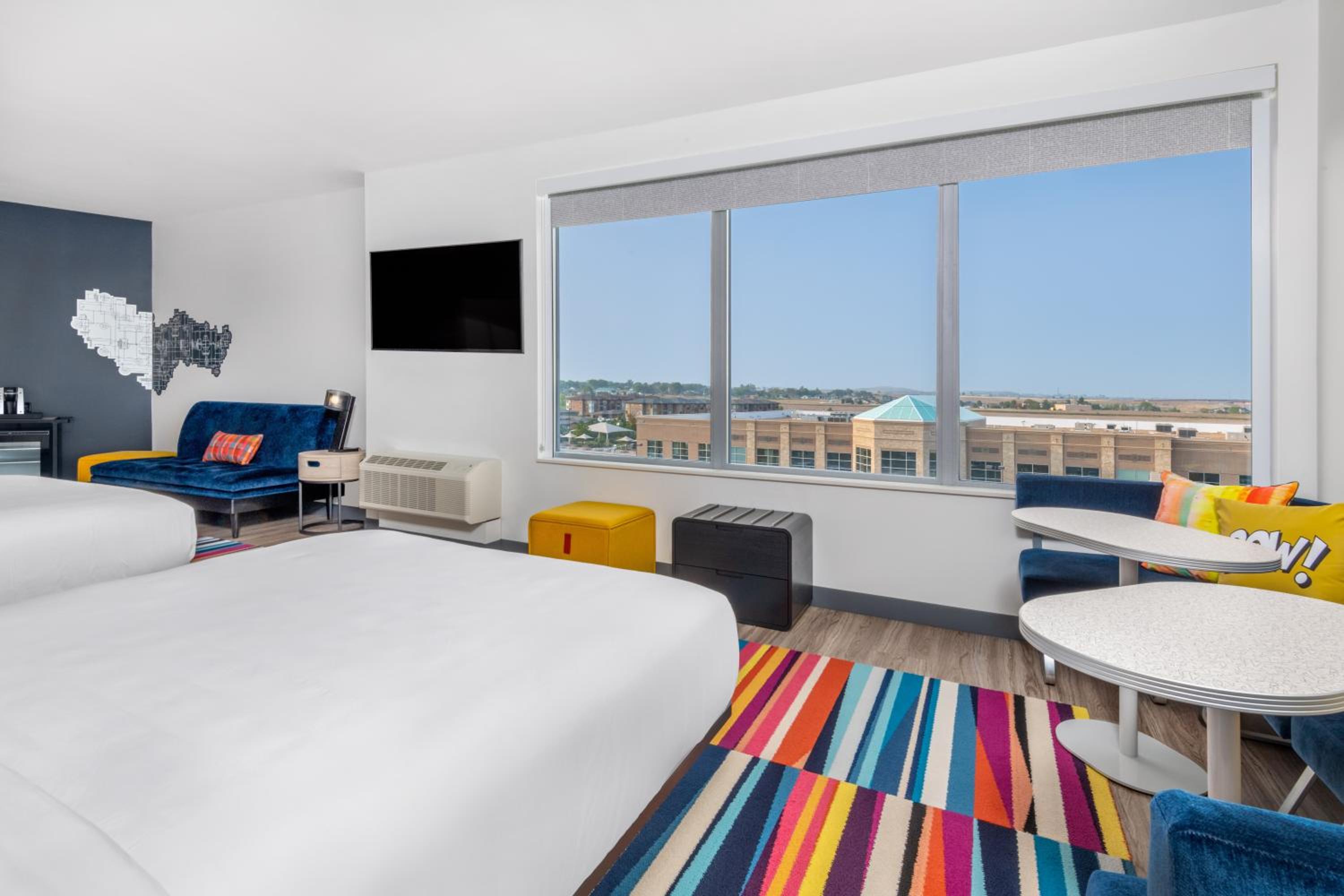 Aloft Suite, Suite, 2 Queen, Sofa
