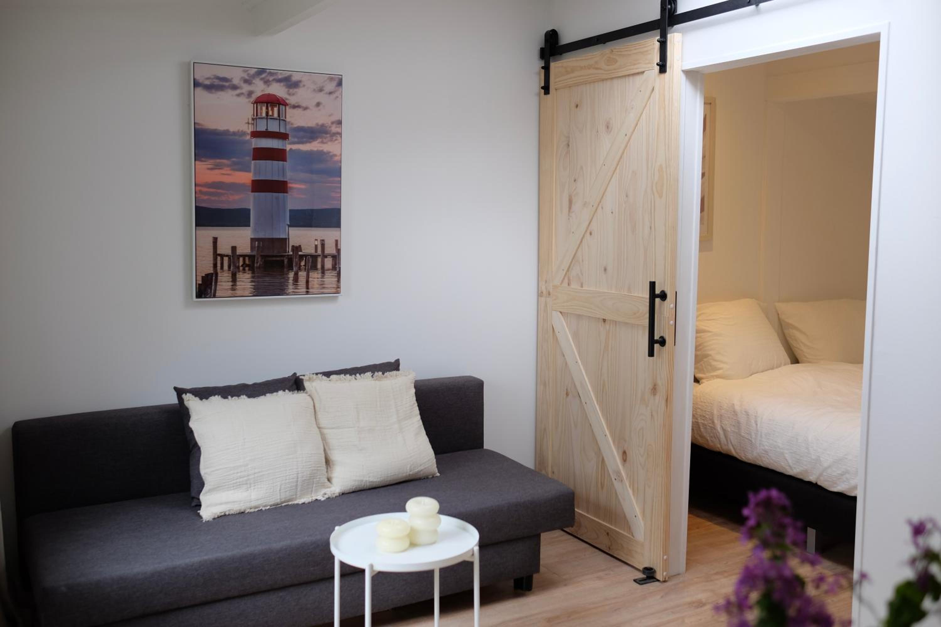 One-Bedroom House photo 1