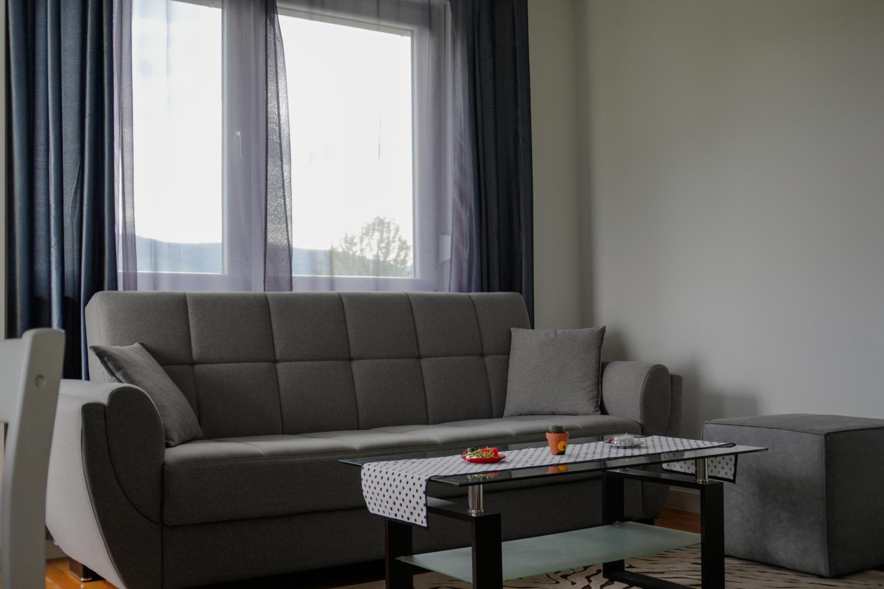 One-Bedroom Apartment photo 1
