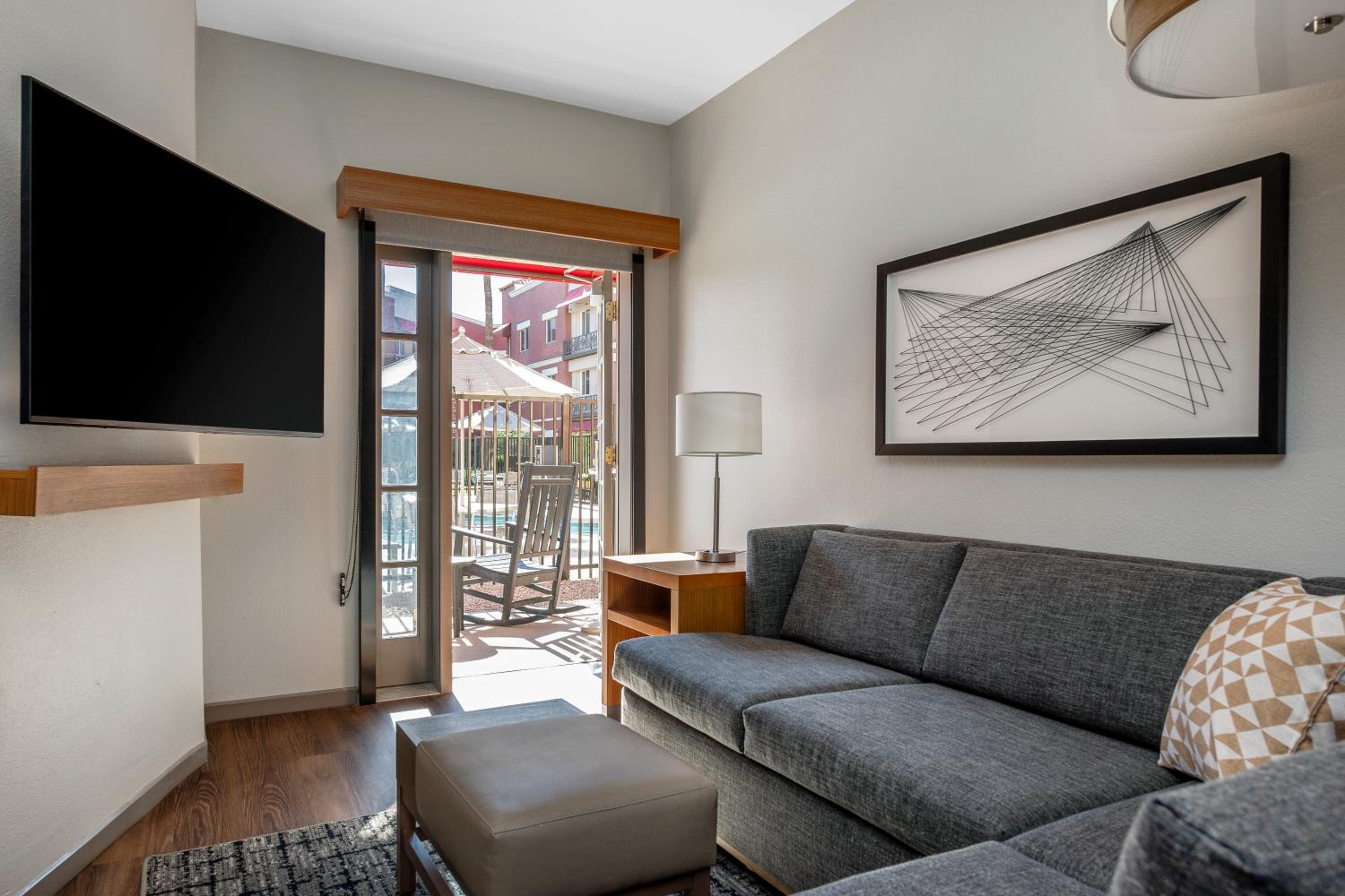 King Room with Patio and Sofa Bed - Photo 2