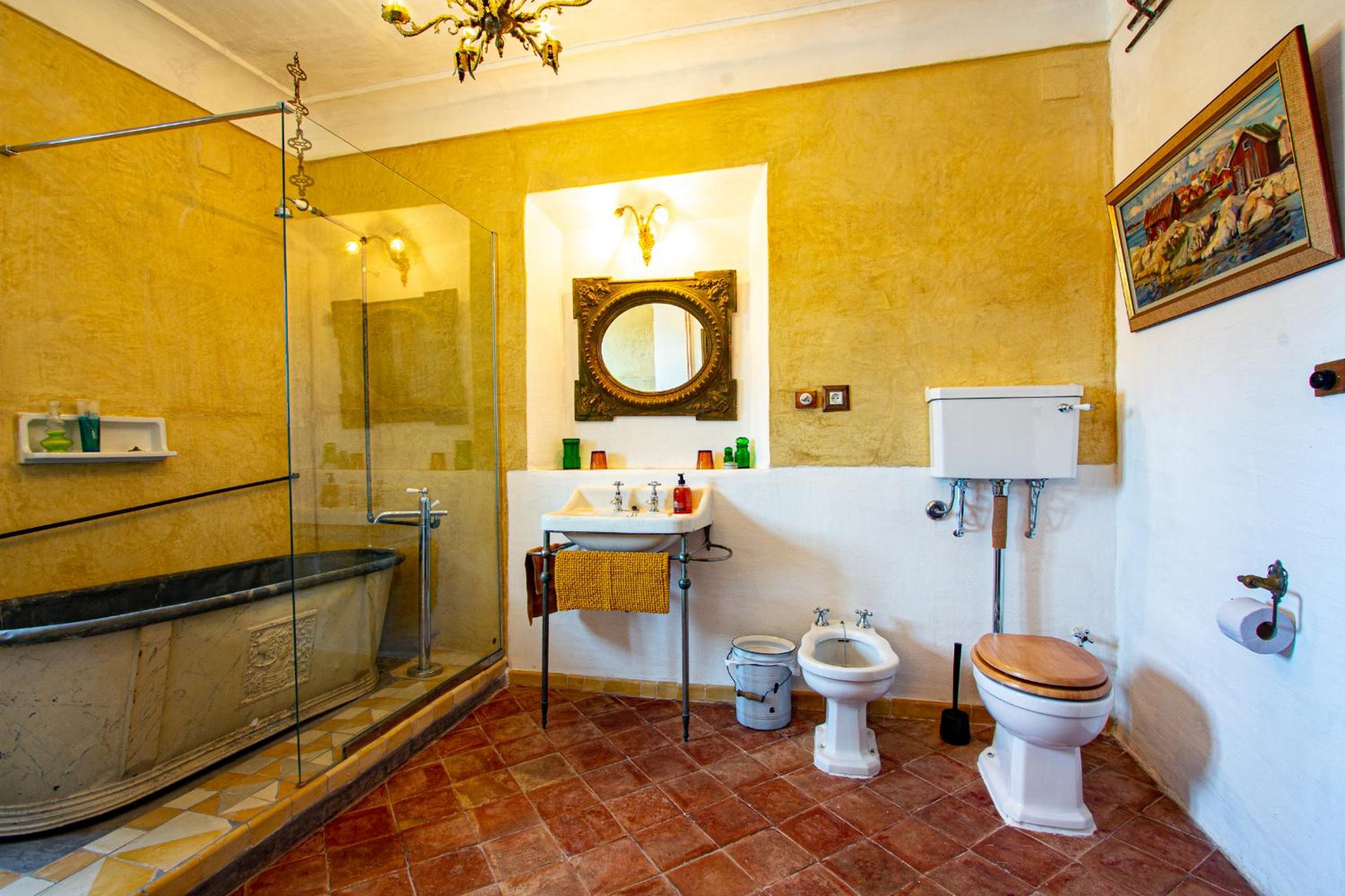 Deluxe Double Room with Balcony photo 3