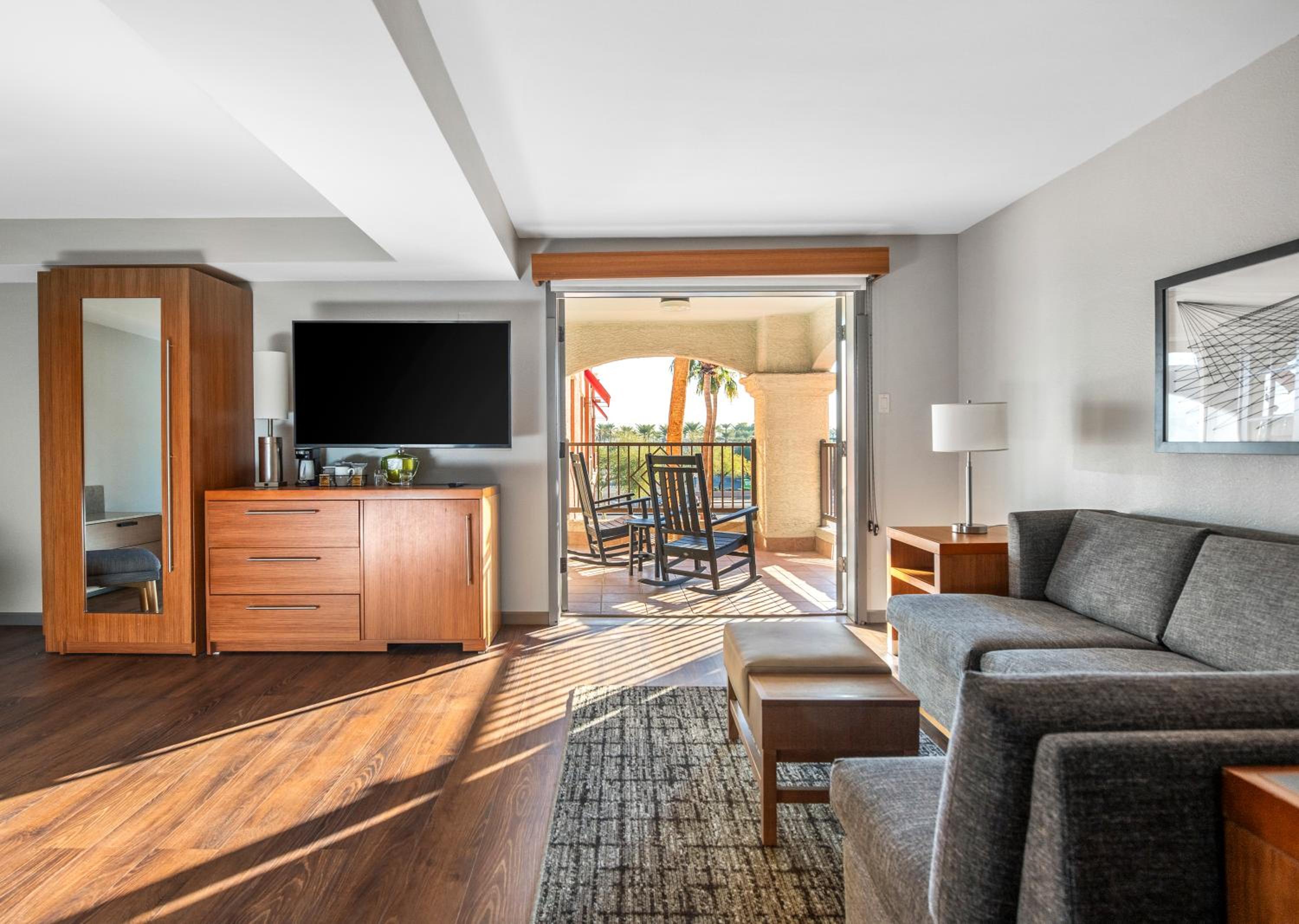 King Room with Sofa Bed and Balcony photo 3