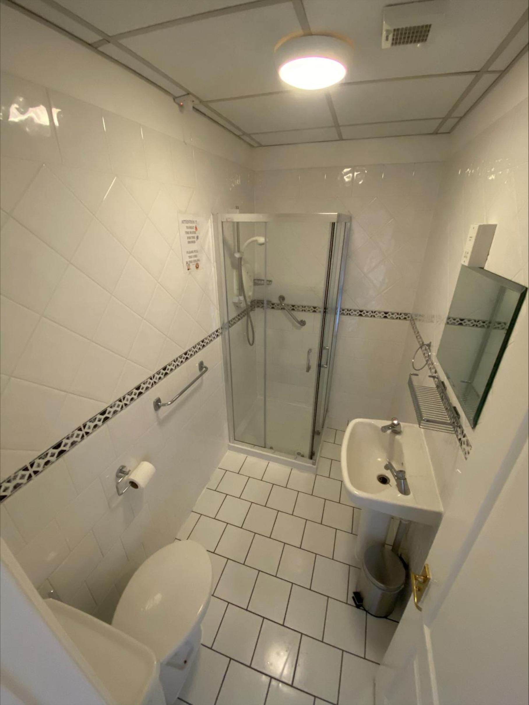 Twin Room with Shared Bathroom photo 3