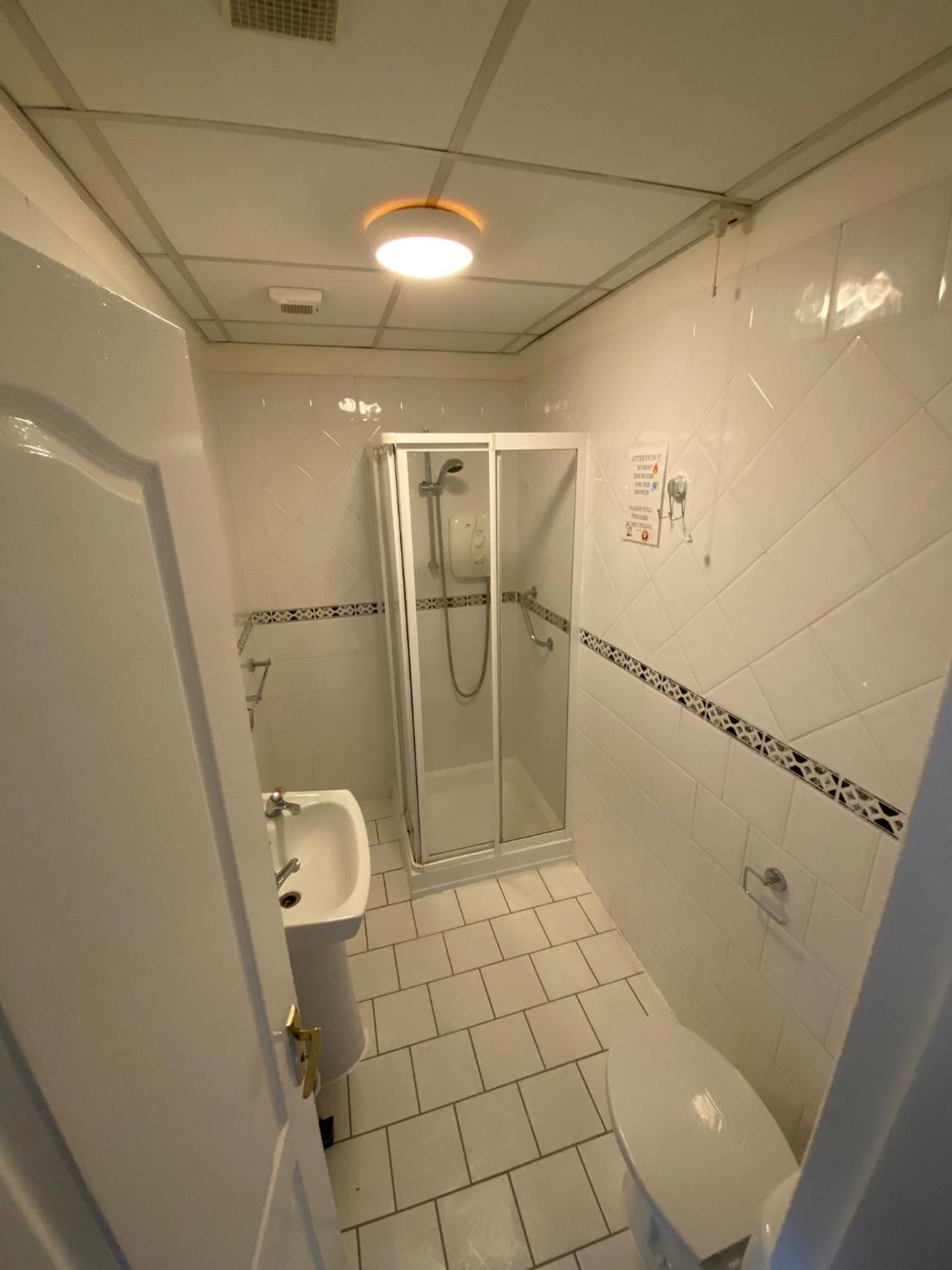Twin Room with Shared Bathroom photo 2