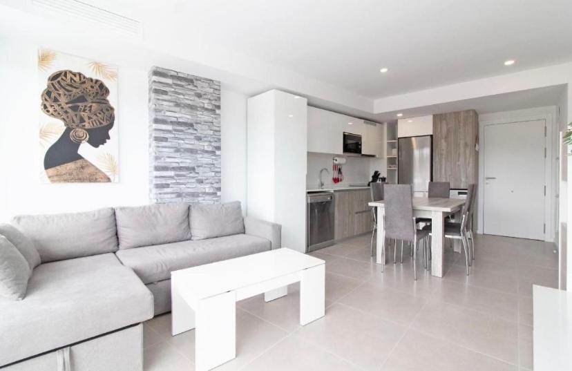 Apartamento de Dos Habitaciones con Terraza