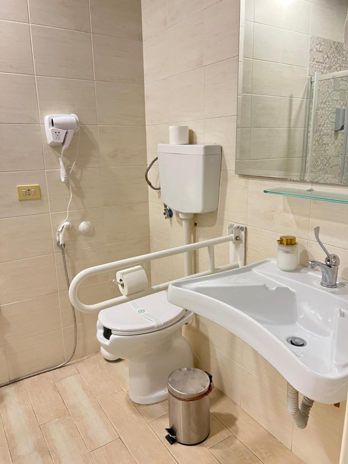 Deluxe Double Room with Balcony photo 3
