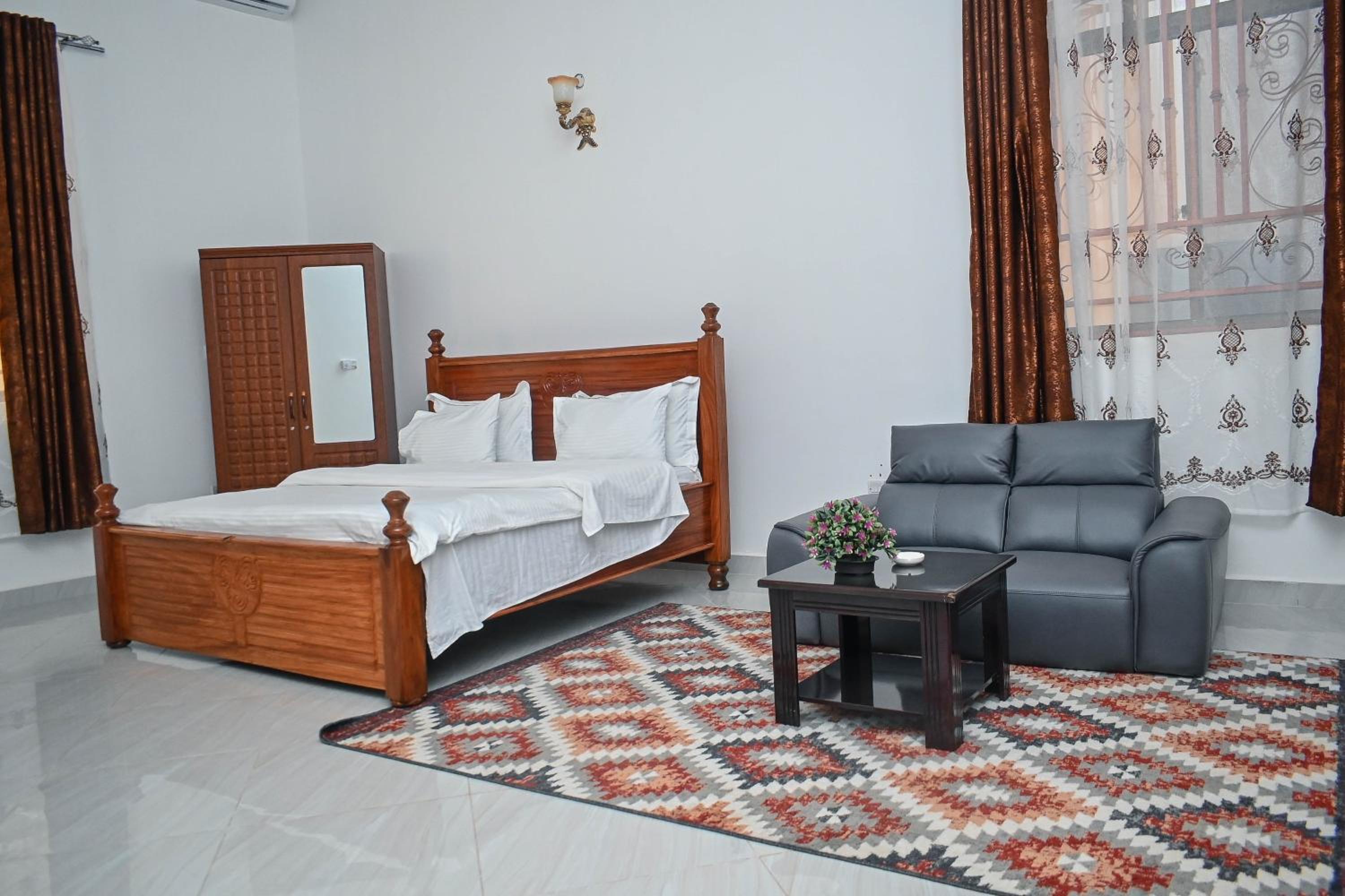 Double Room With Private Bathroom photo 1