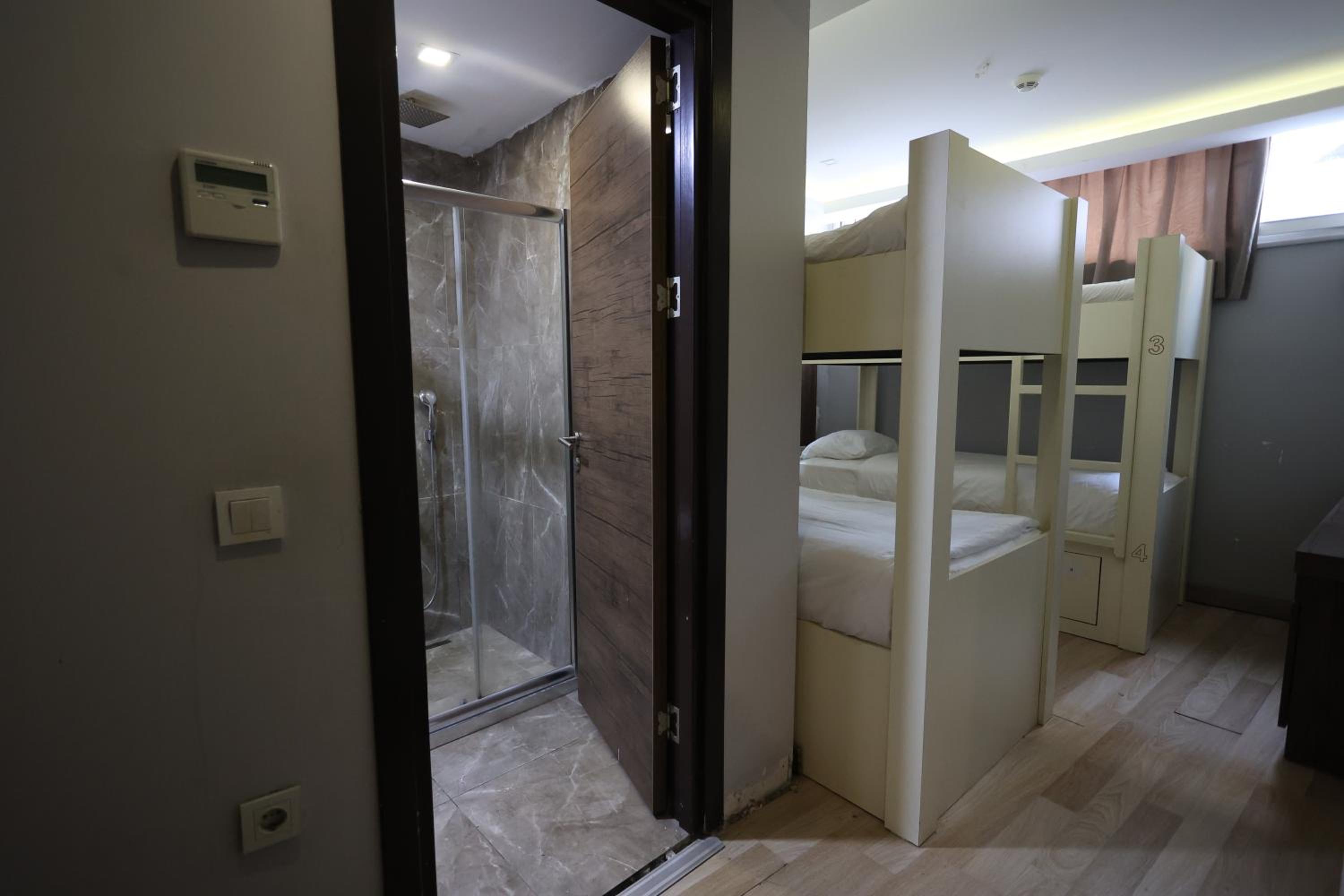 Bed in 4-Bed Mixed Dormitory Room photo 3
