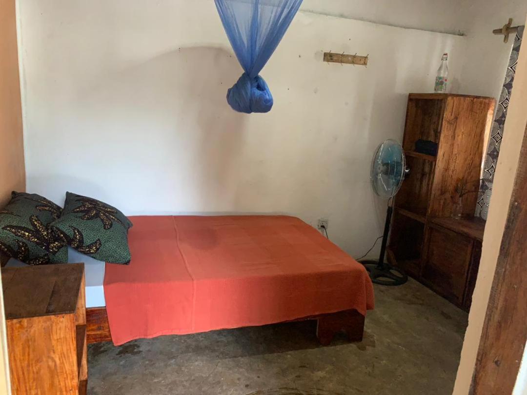 Single Room with Shared Bathroom photo 3