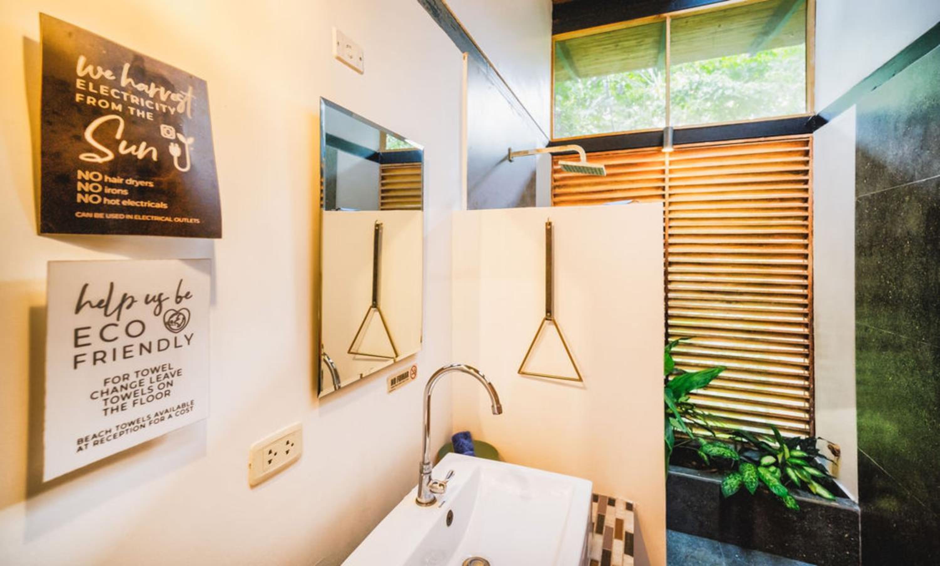 Deluxe Twin Room - Photo 13