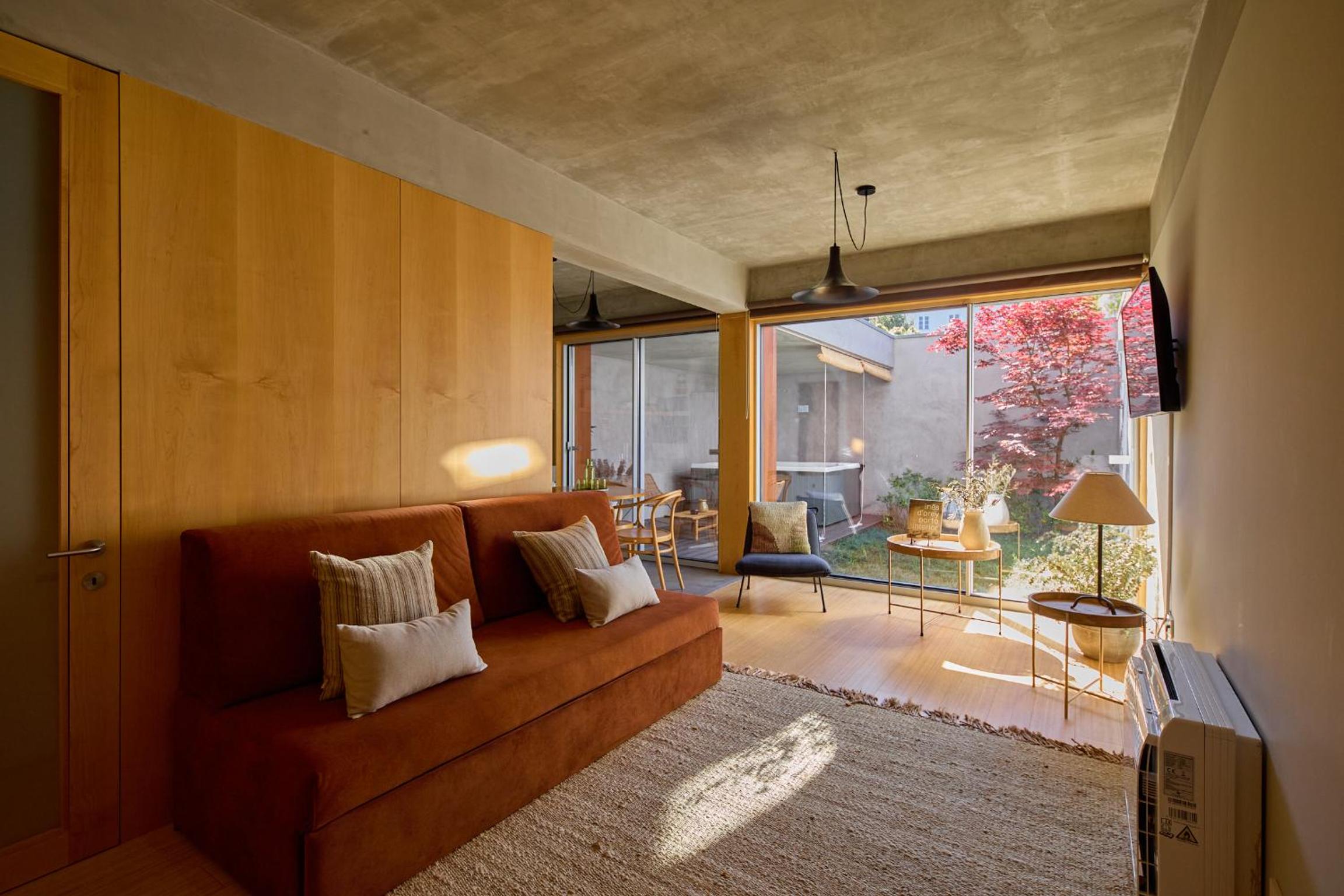 One-Bedroom Apartment with Patio and Private Garden