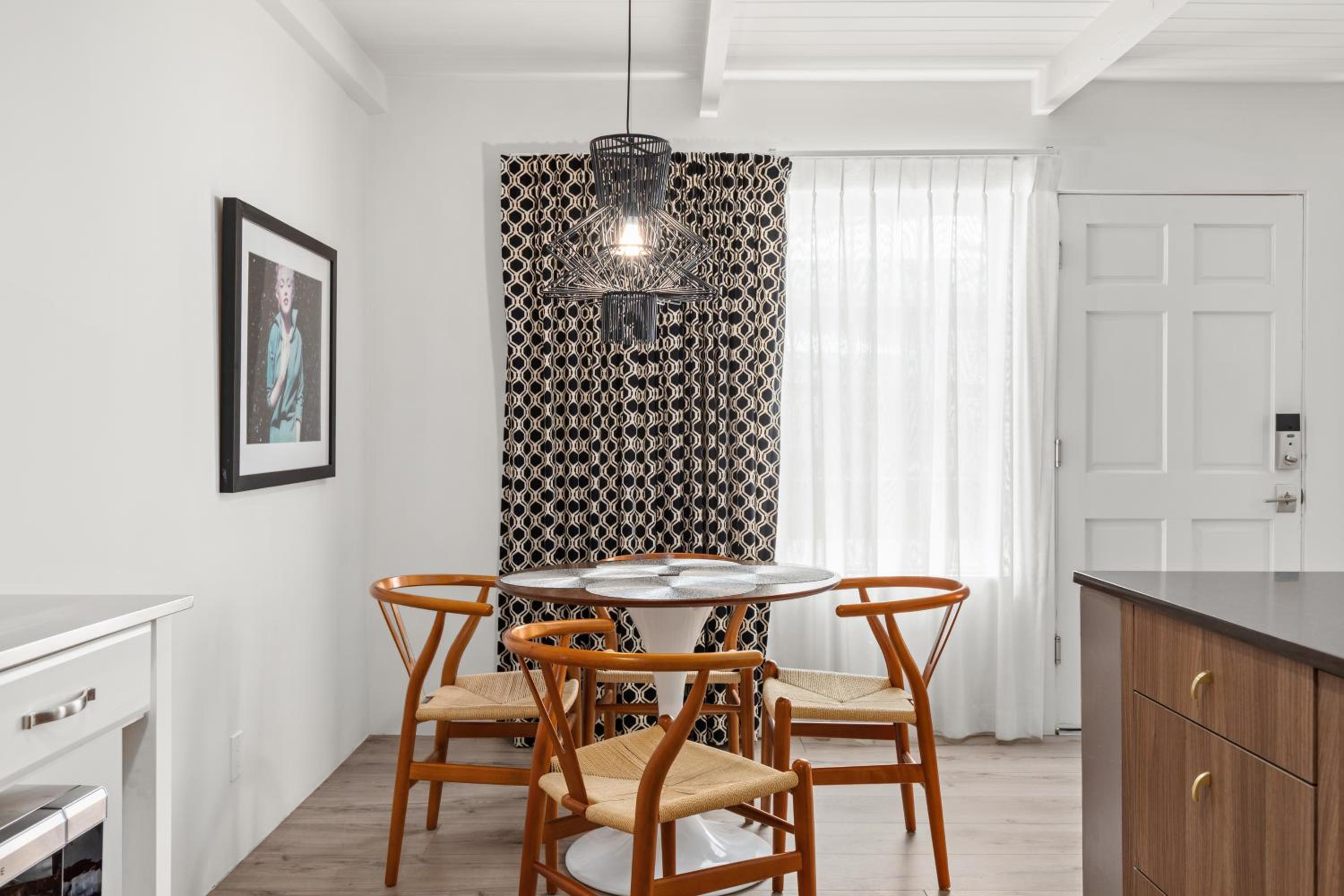 2-BR Premier photo 3