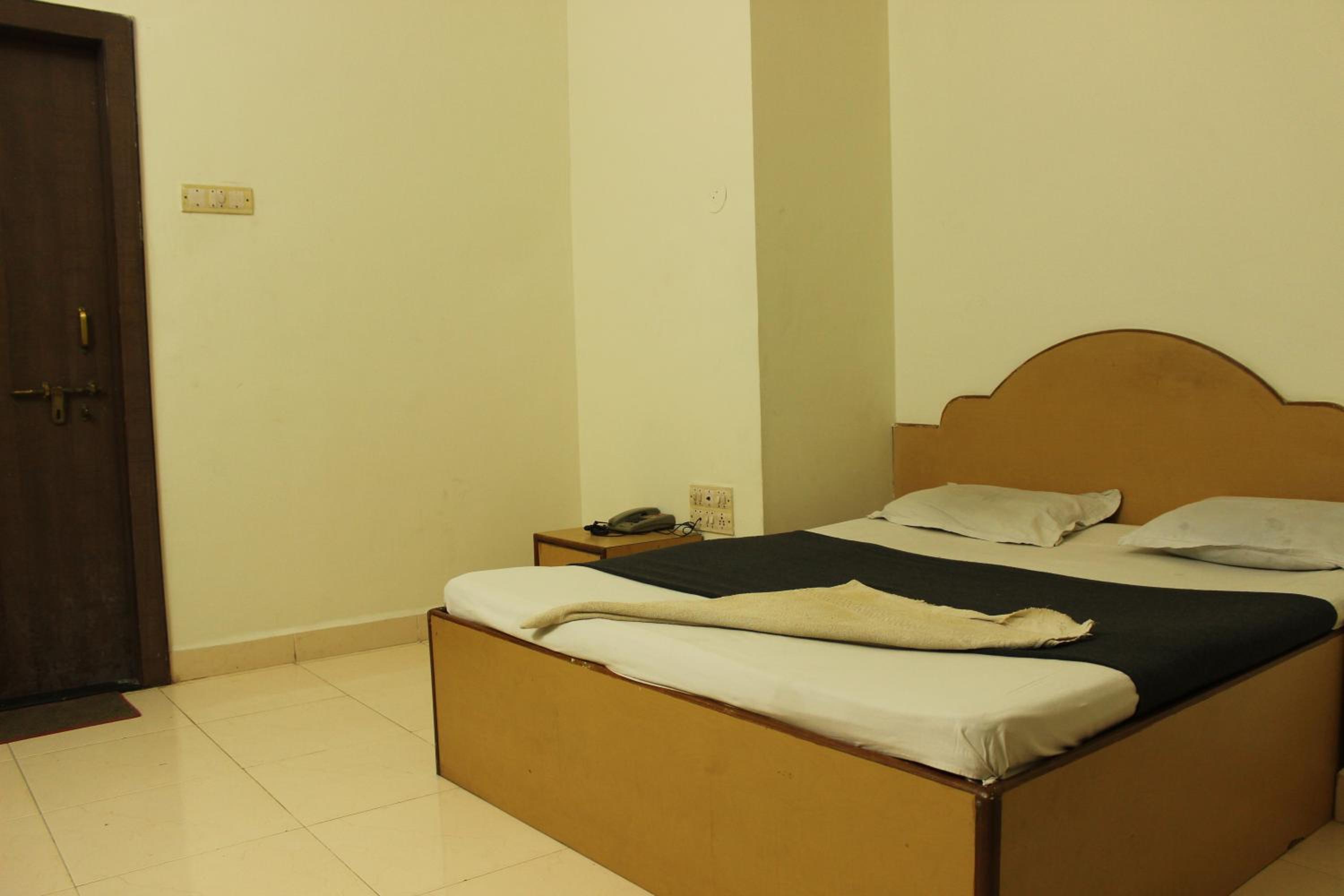 Standard Double Room With Fan photo 2