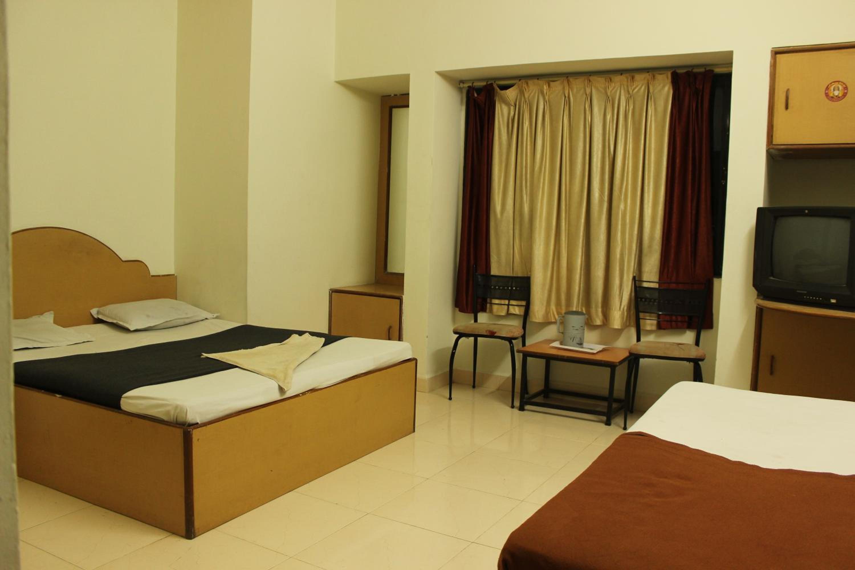 Deluxe Triple Bed Room AC photo 3