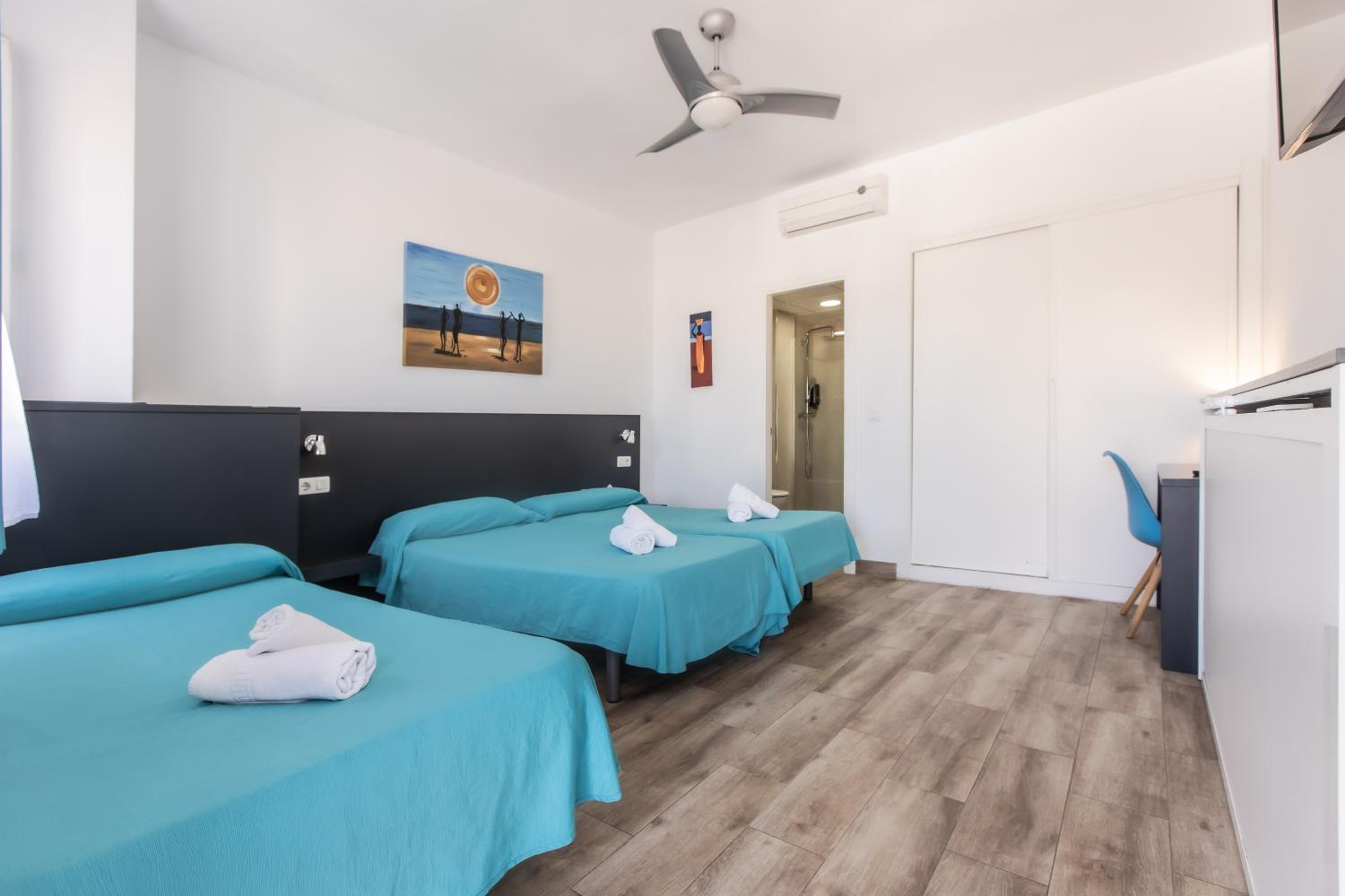 Triple Room with Free Airport Shuttle - Photo 1