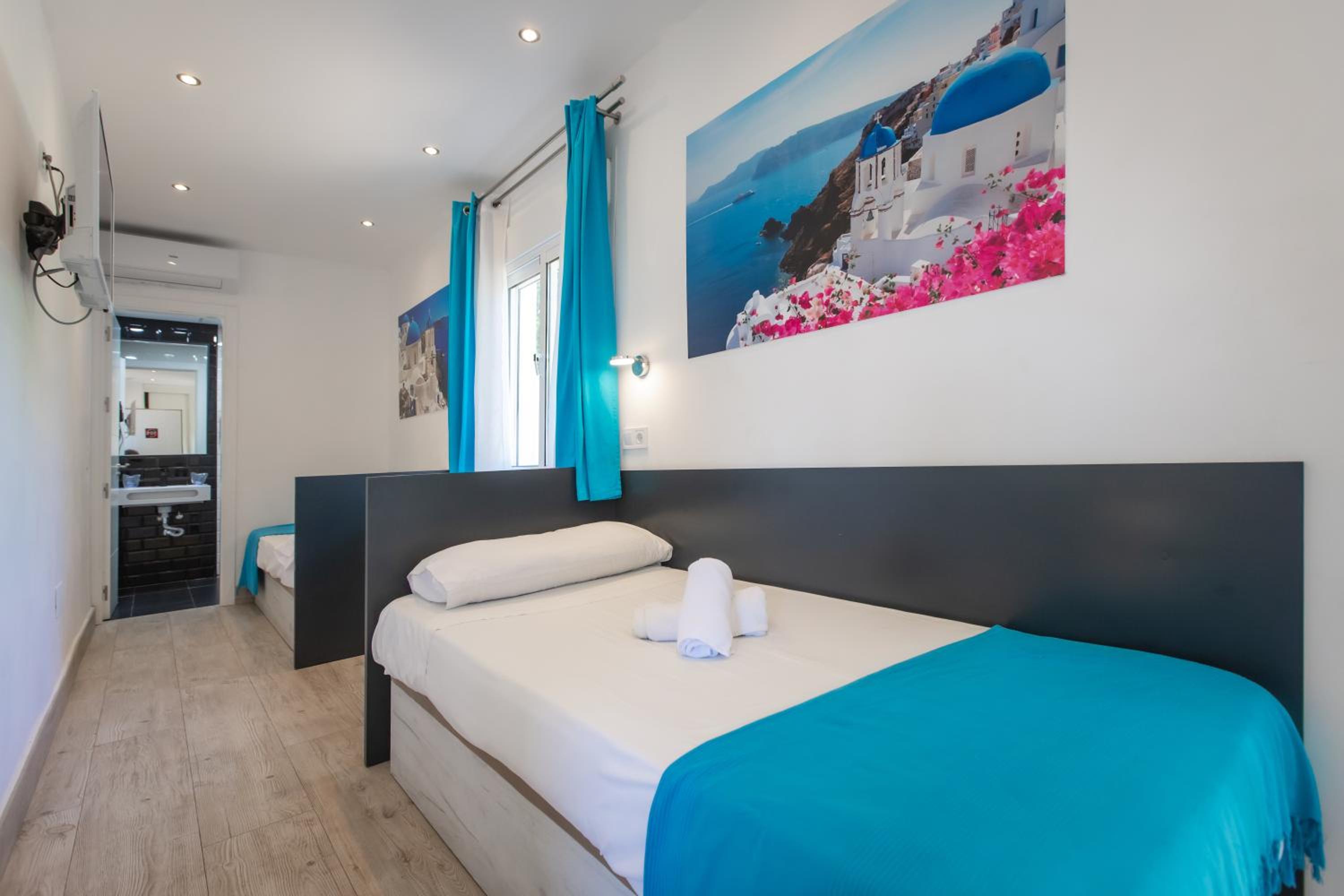 Double or Twin Room with Free Airport Shuttle - Photo 21