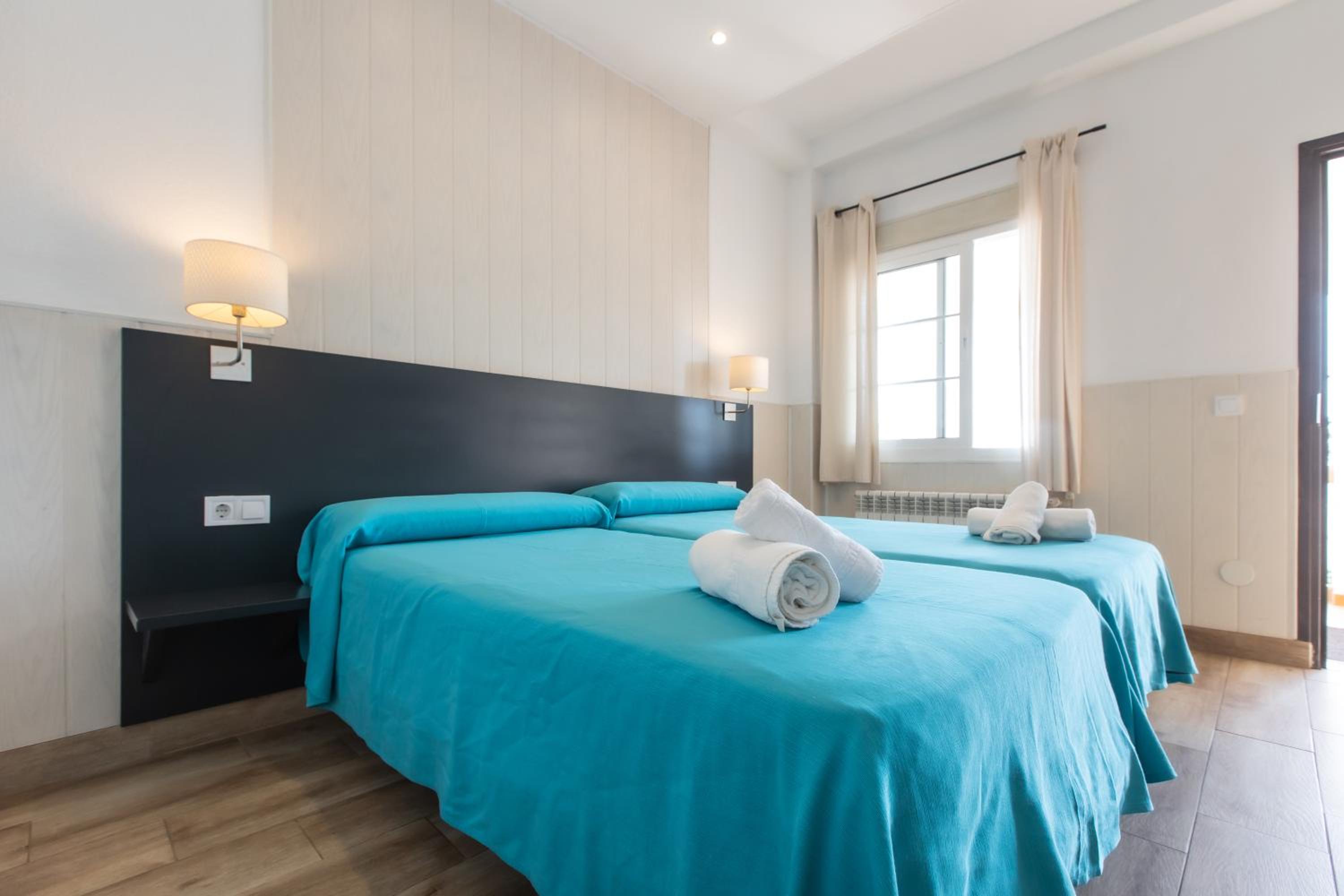 Double or Twin Room with Free Airport Shuttle - Photo 23