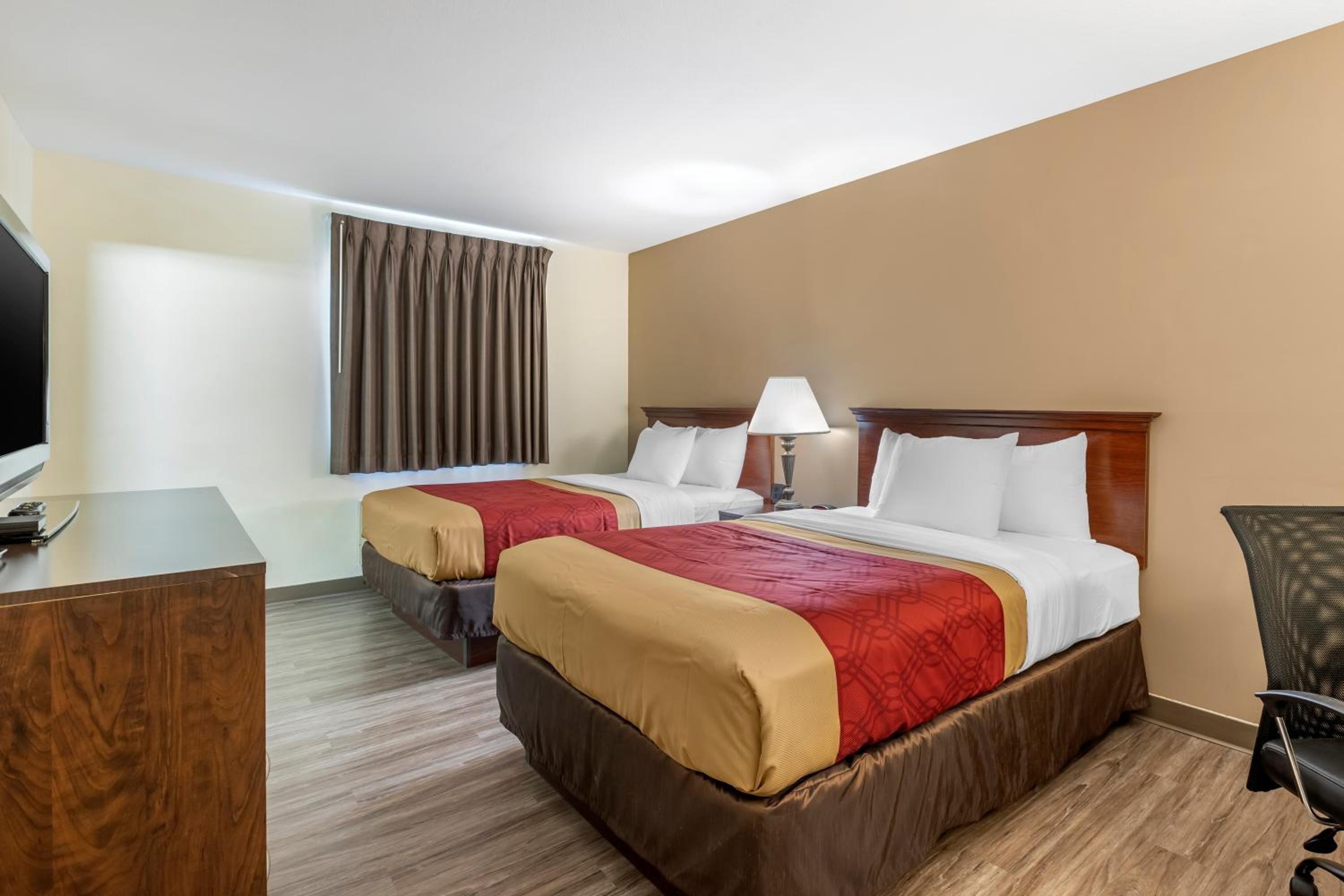 Suite with Two Double Beds - Accessible/Non-Smoking - Photo 2