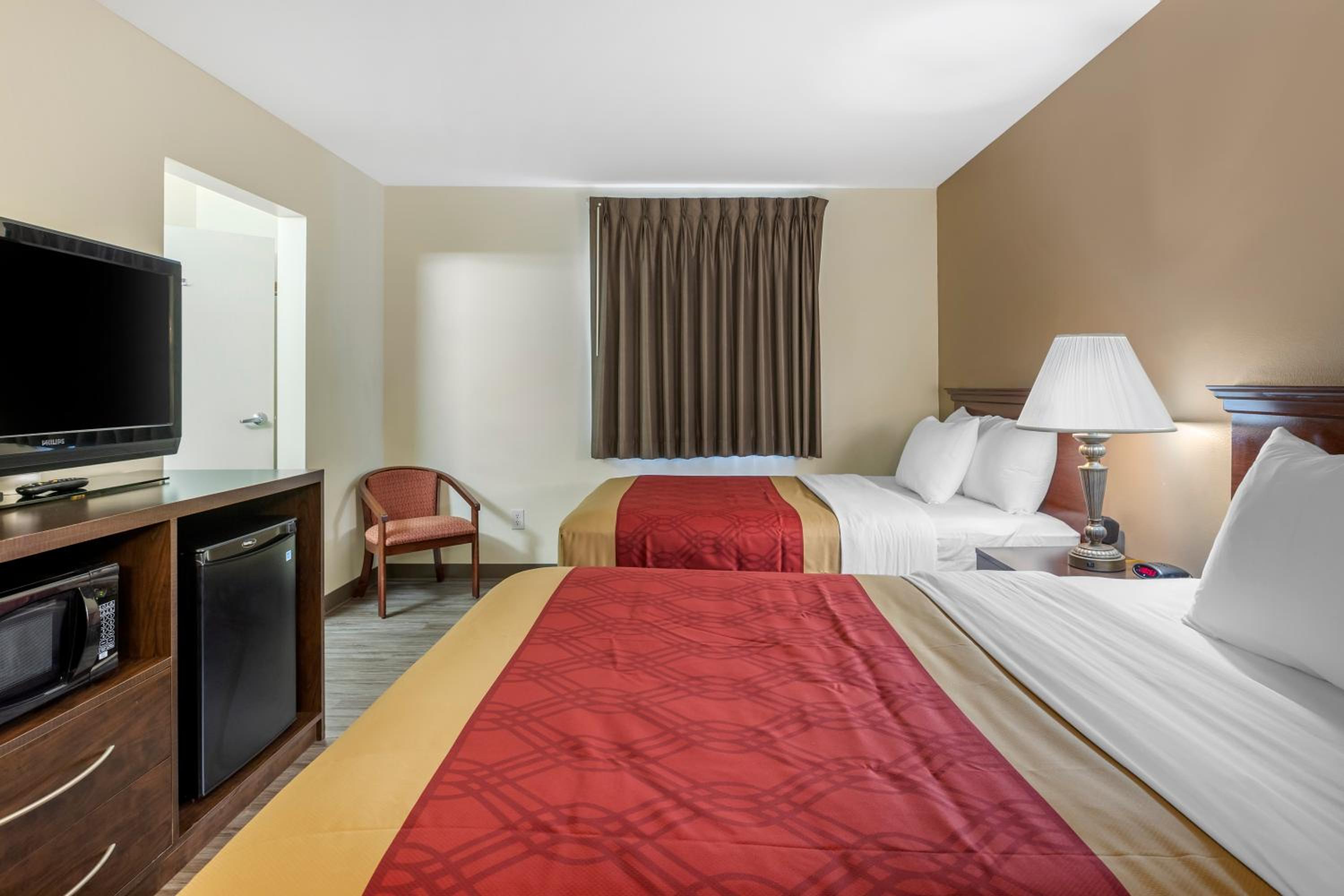 Double Room with Two Double Beds - Accessible/Non-Smoking - Photo 2