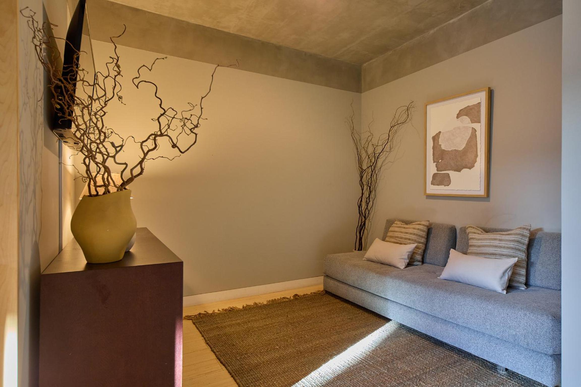 Deluxe Two-Bedroom Apartment with Patio and Private Garden photo 2
