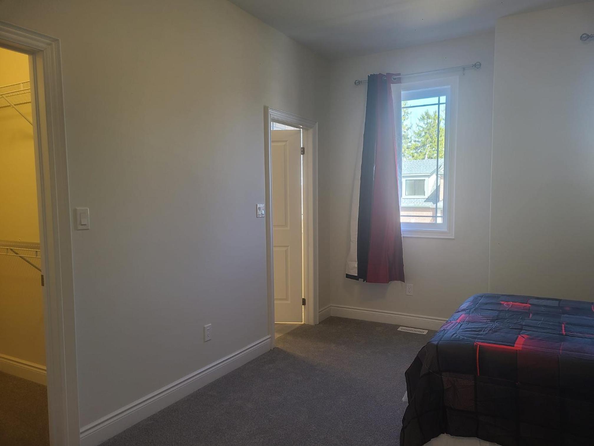 Four-Bedroom House photo 3