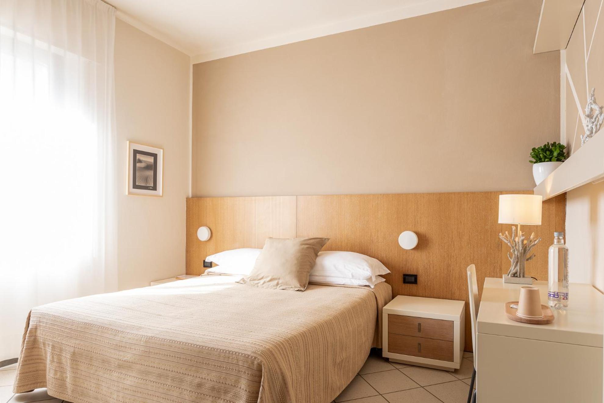 Double or Twin Room - Photo 4