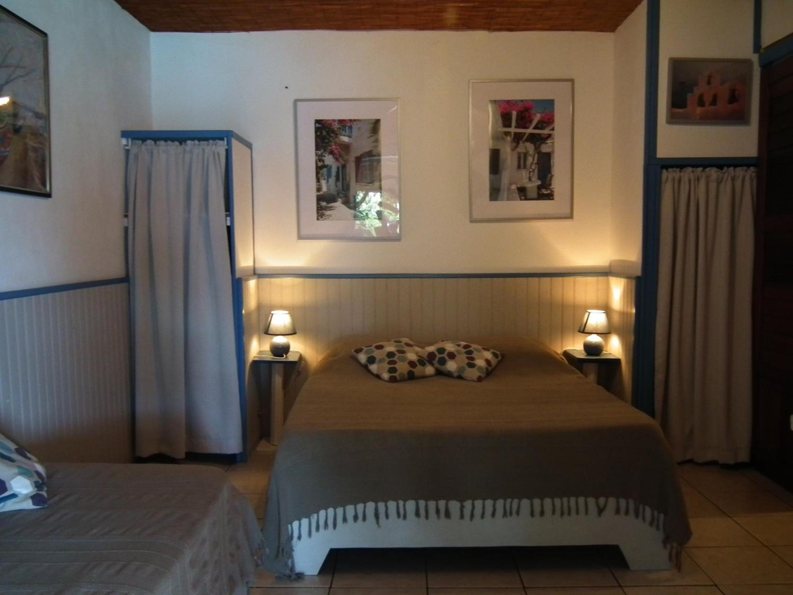 One-Bedroom House - Photo 7
