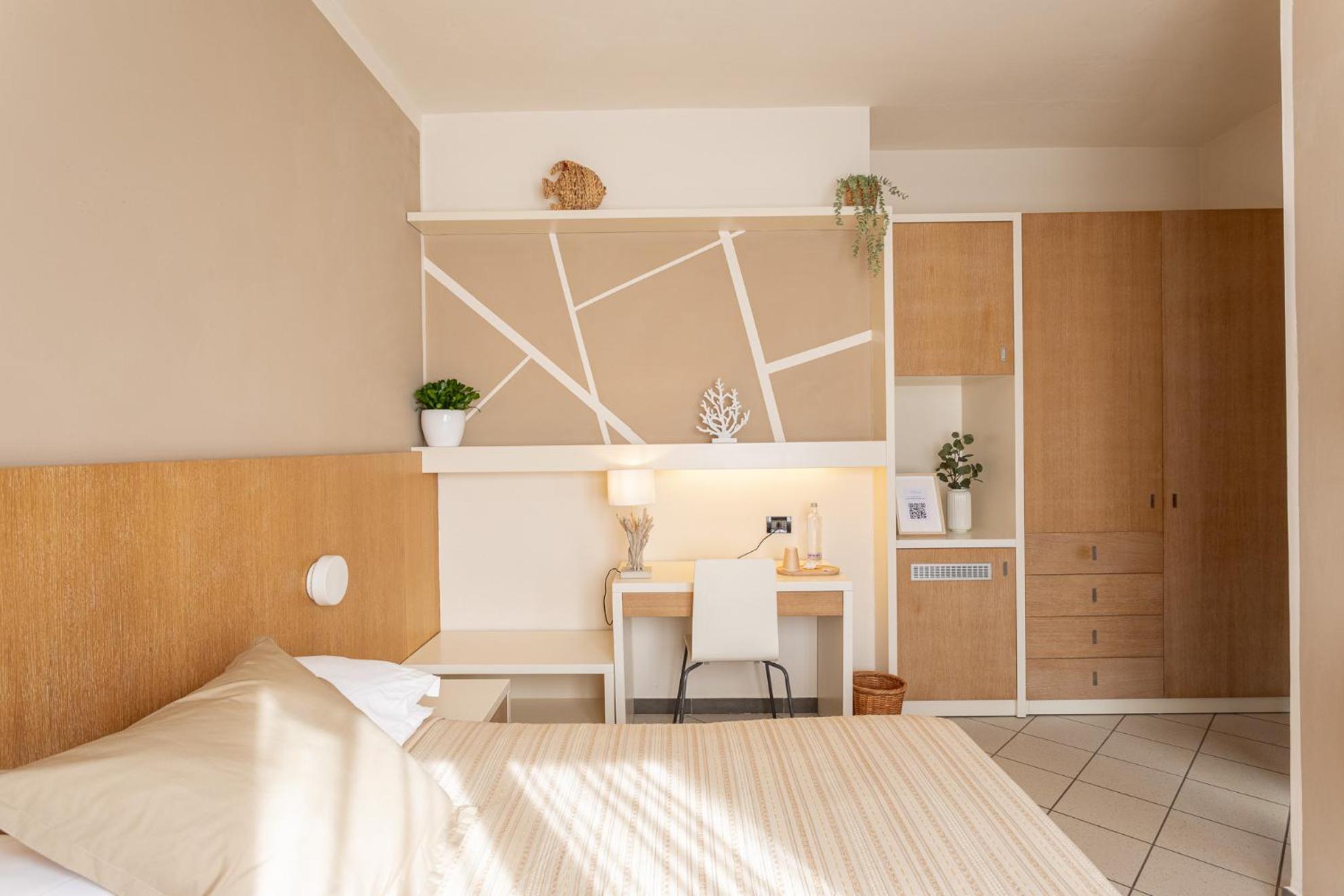 Double or Twin Room - Photo 5