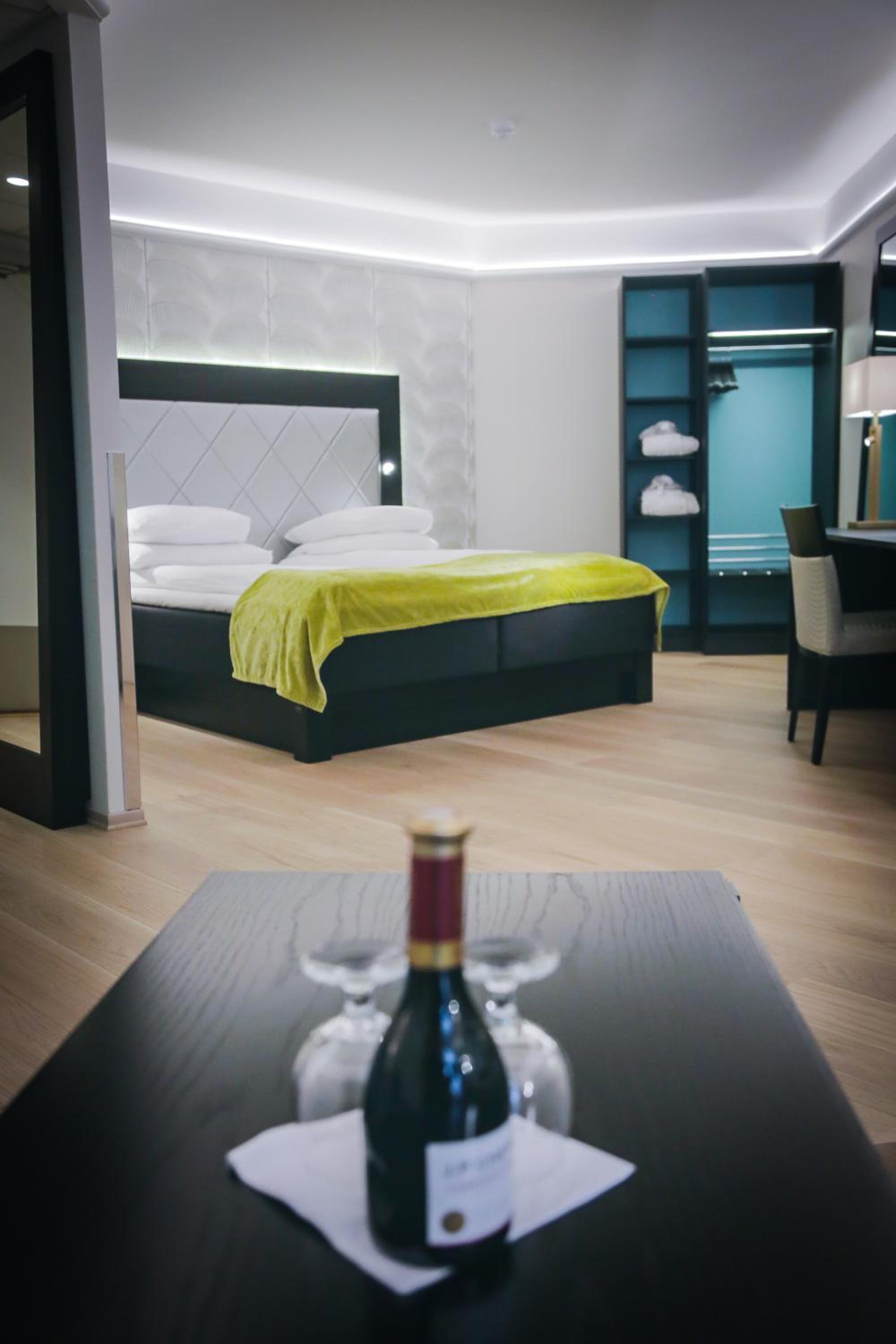 Business Double or Twin Room - Photo 8