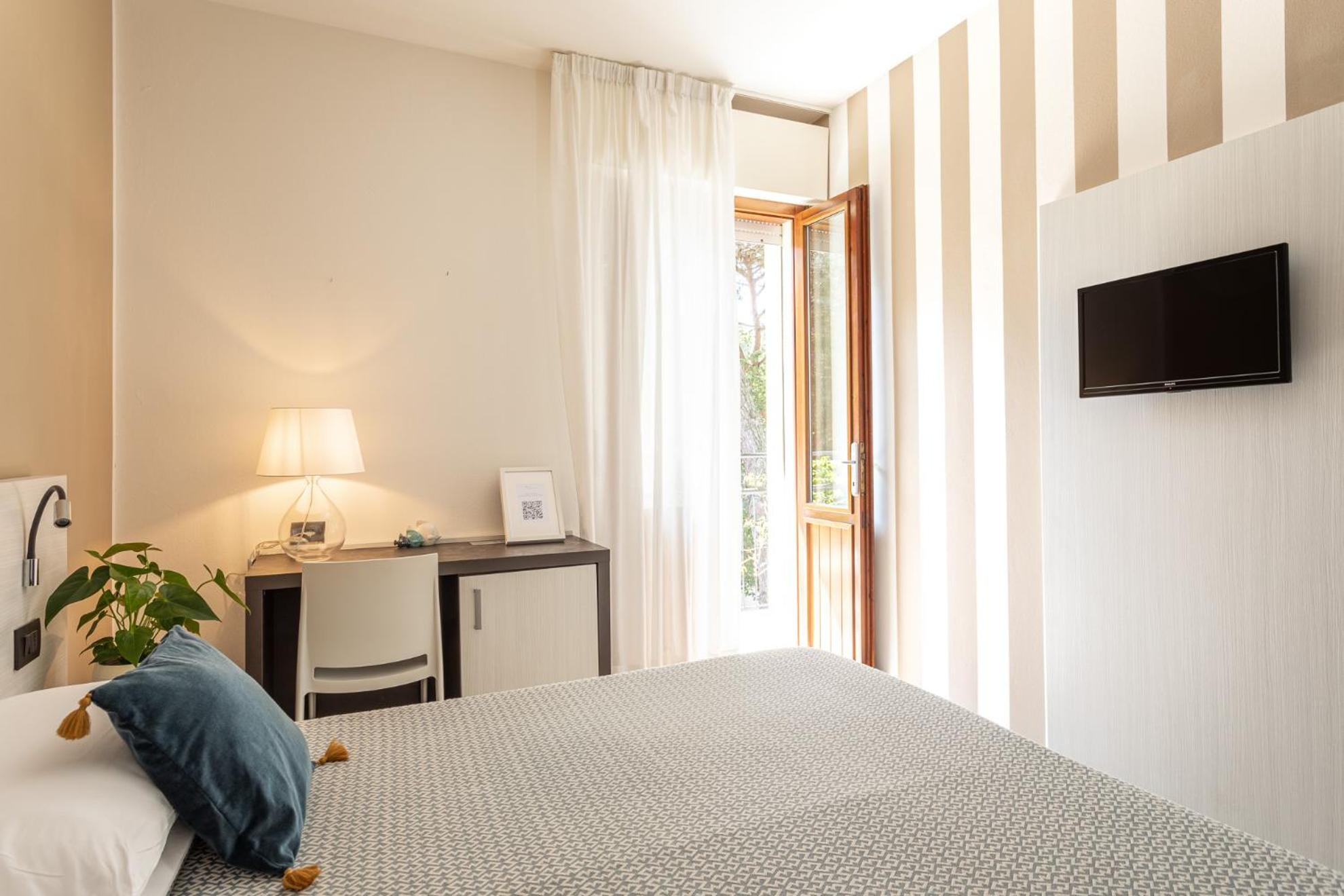 Double or Twin Room - Photo 14