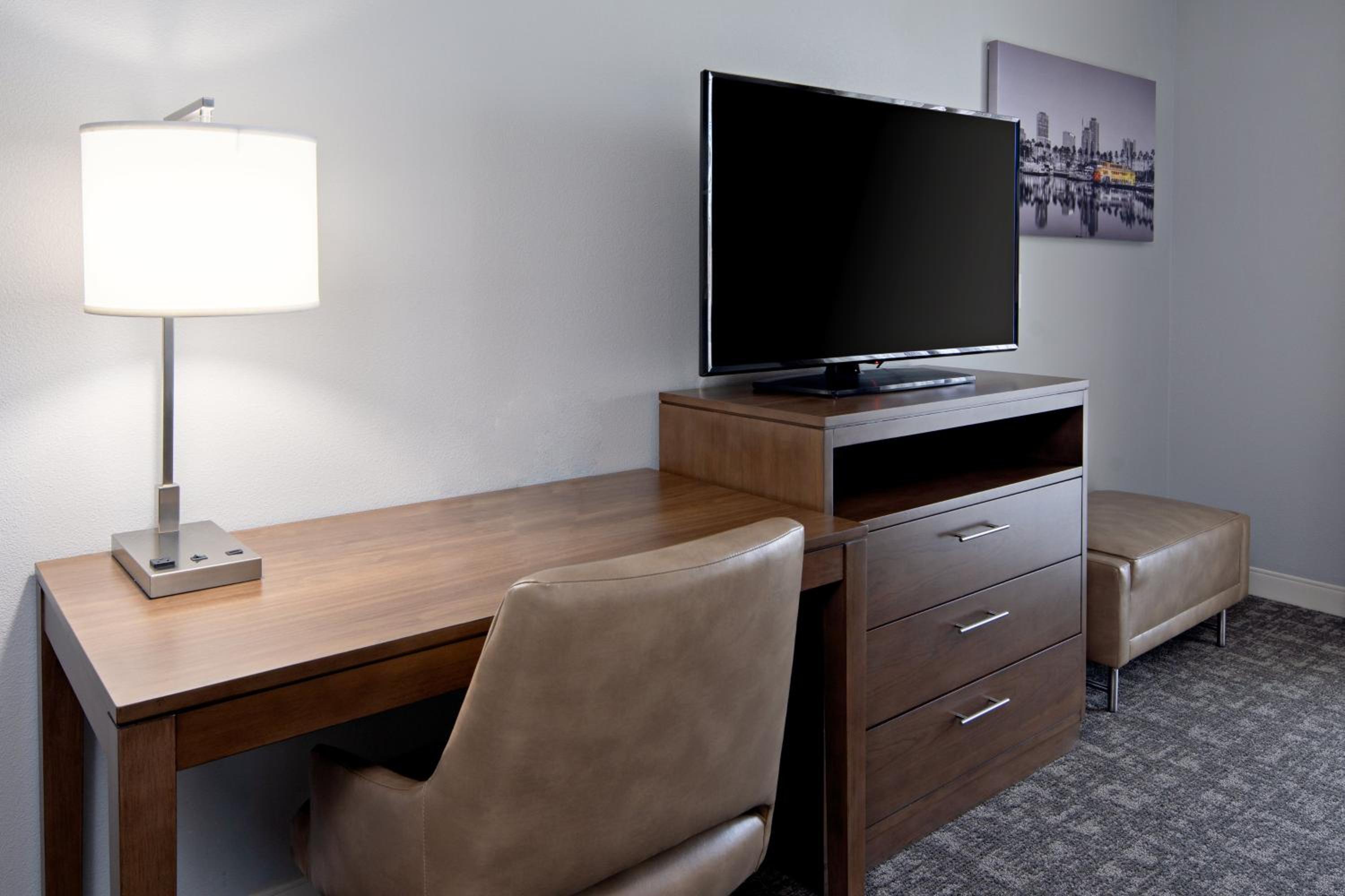 King Studio Suite - Photo 8