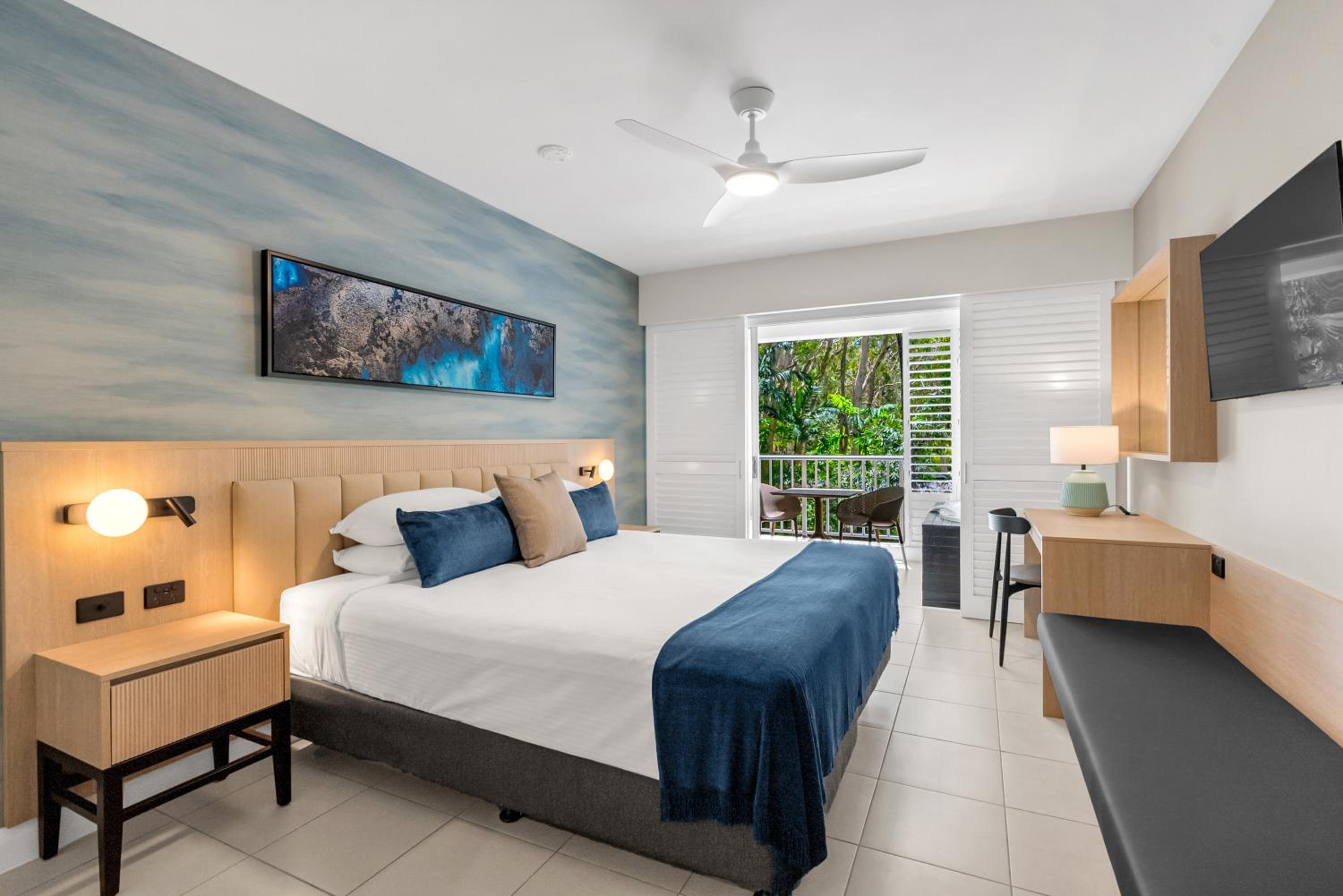 Serenity Two Bedroom Plus 6221/22 Sleeps 6 – Elevator access