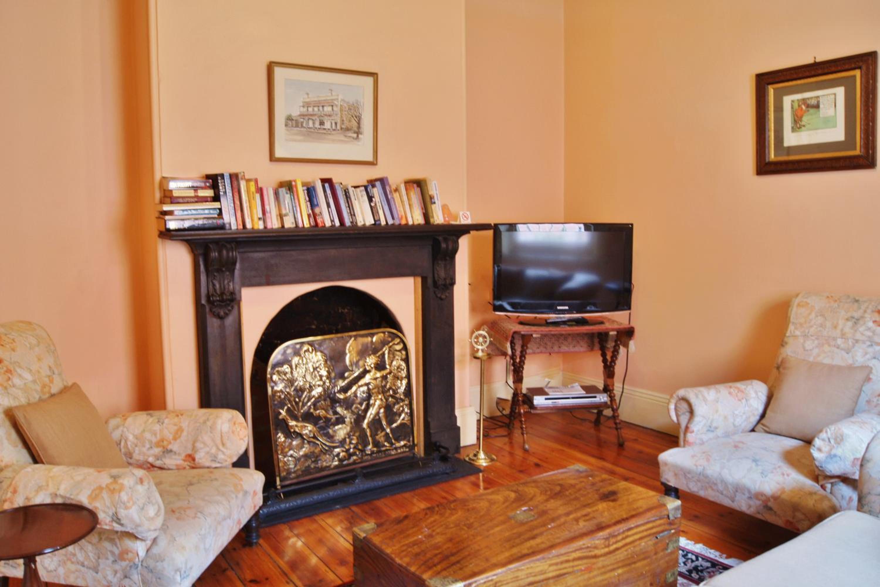 Chapel Two-Bedroom Cottage (22 Chapel Street, North Adelaide)