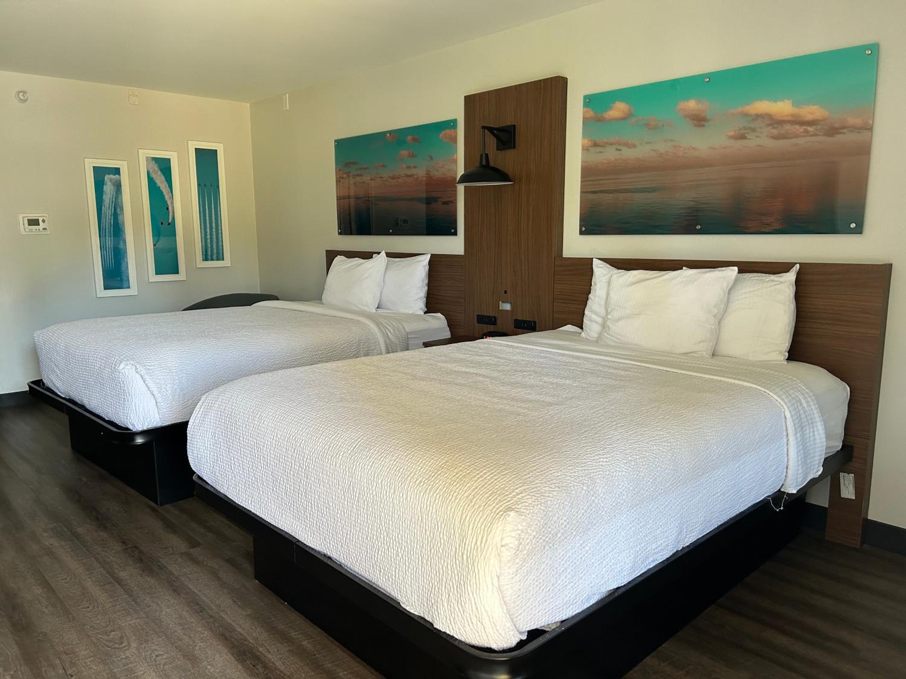Queen Room with Two Queen Beds - Non-Smoking - Photo 1