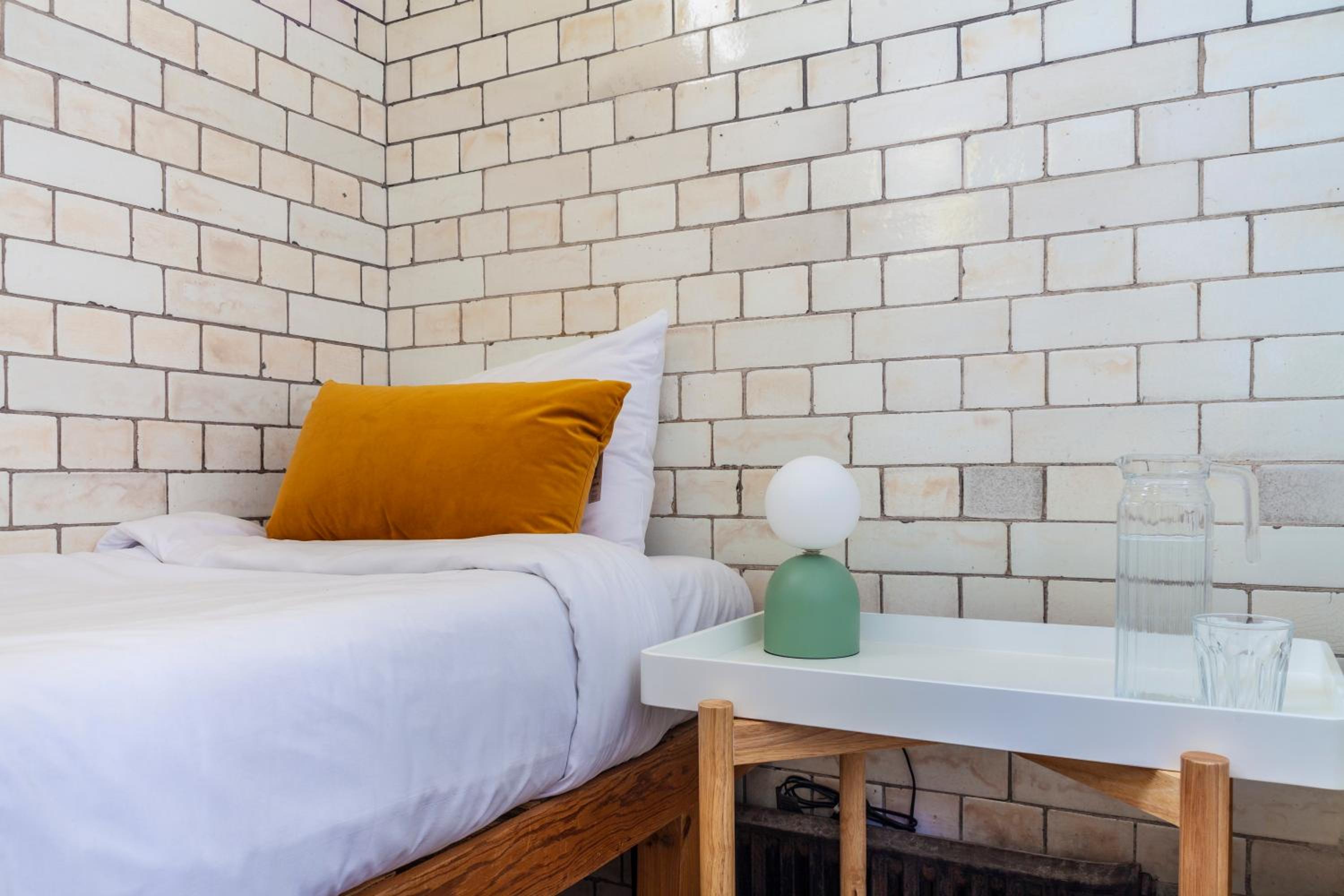 Single Room with Shared Bathroom photo 2