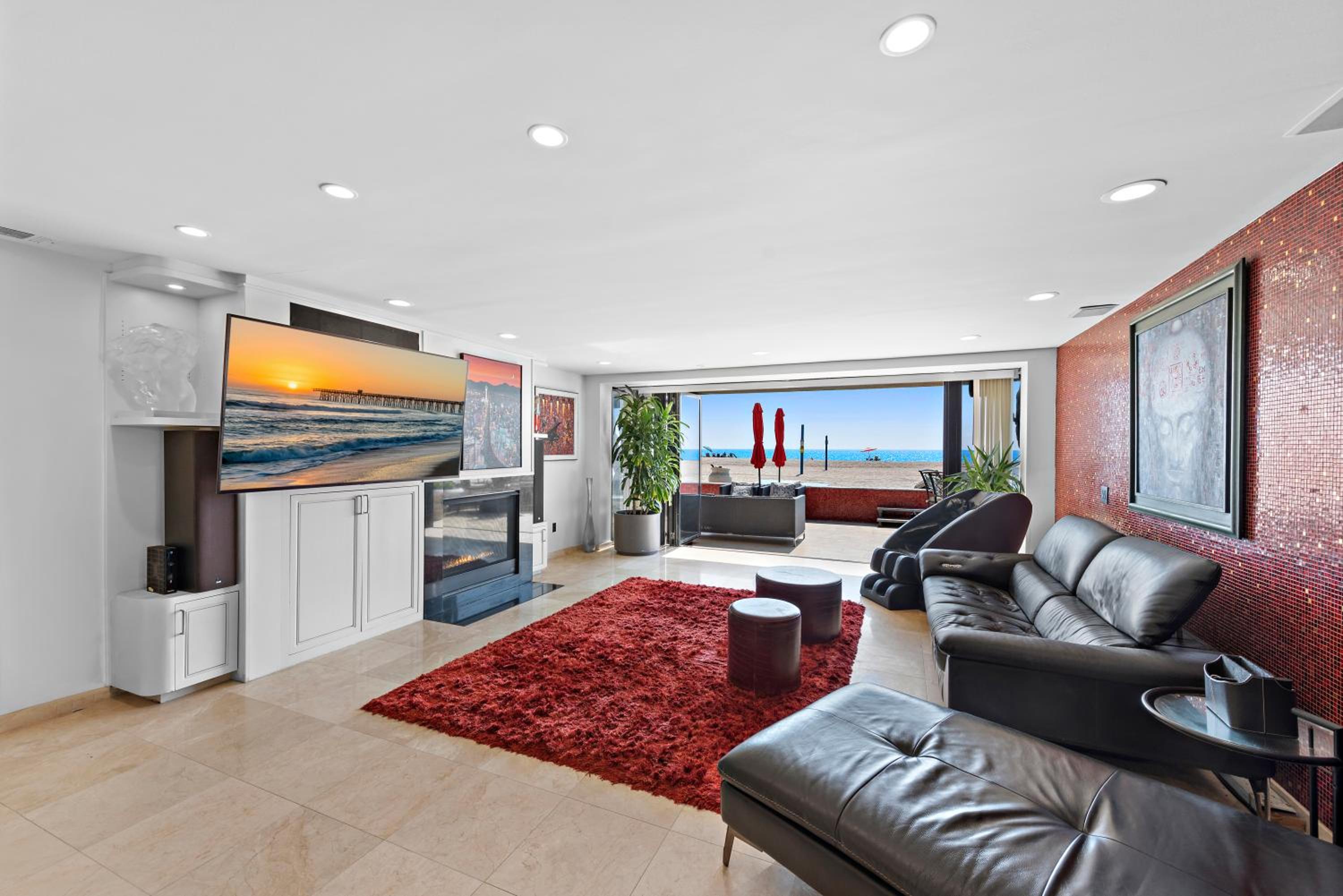 Five-Bedroom House photo 1