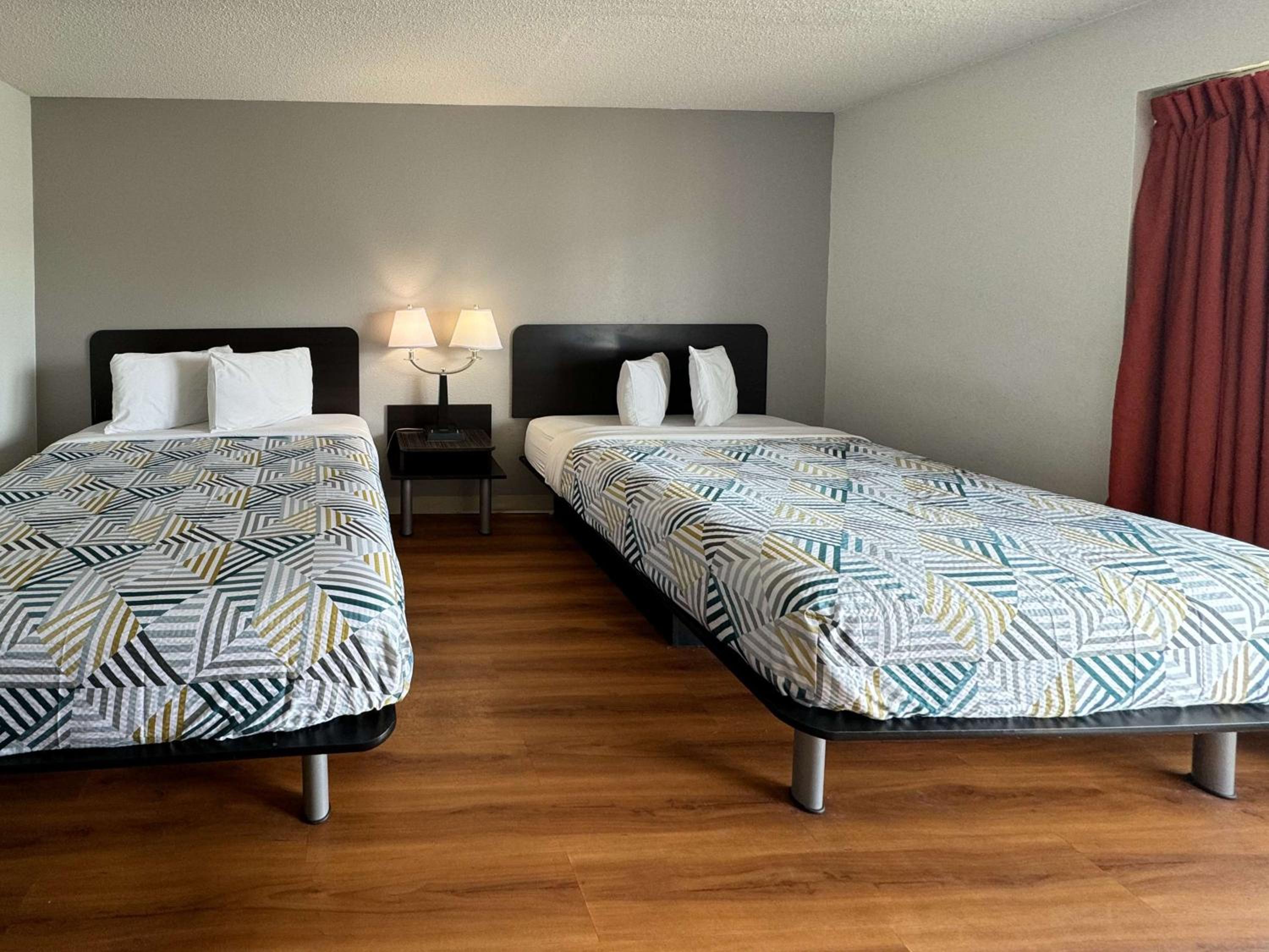 Deluxe Queen Room with Two Queen Beds - Non-Smoking - Photo 1