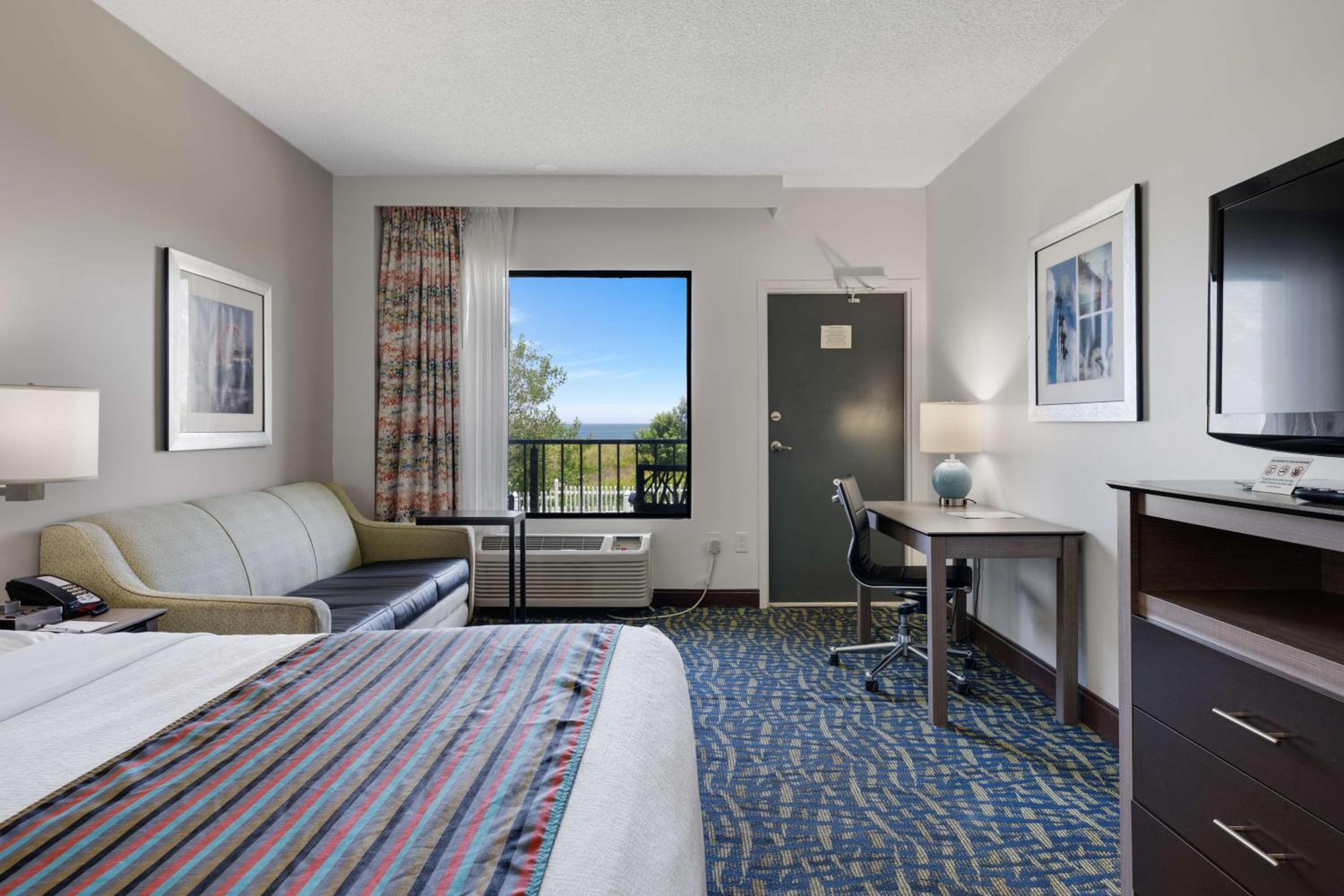Queen Room with Sofa Bed - Ocean Front/Disability Access - Photo 1