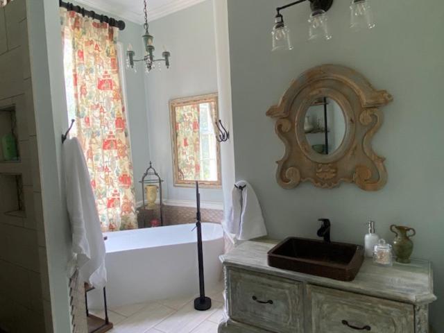 King Suite with Spa Bath photo 3