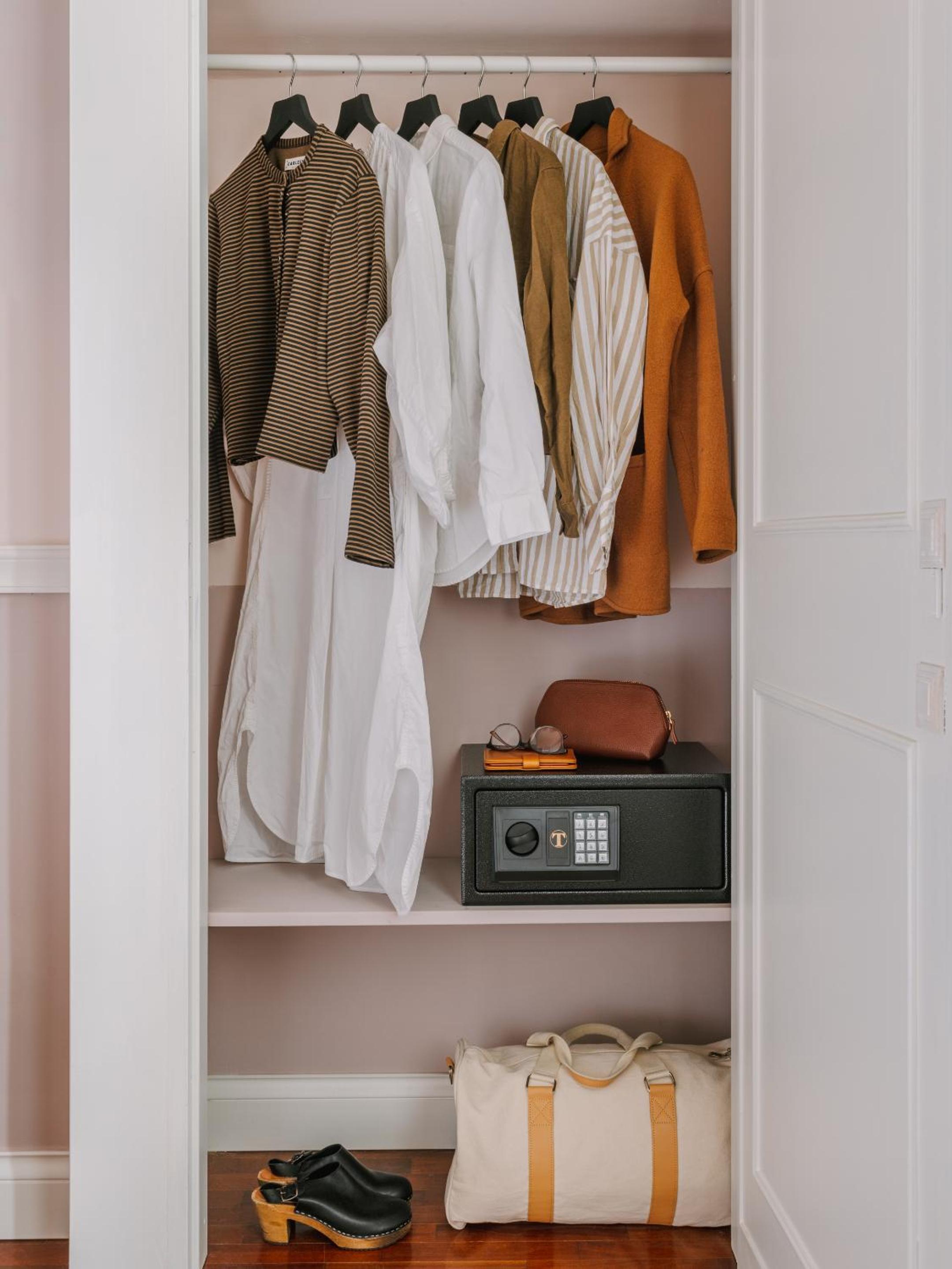 Original Room - 3 Person photo 3