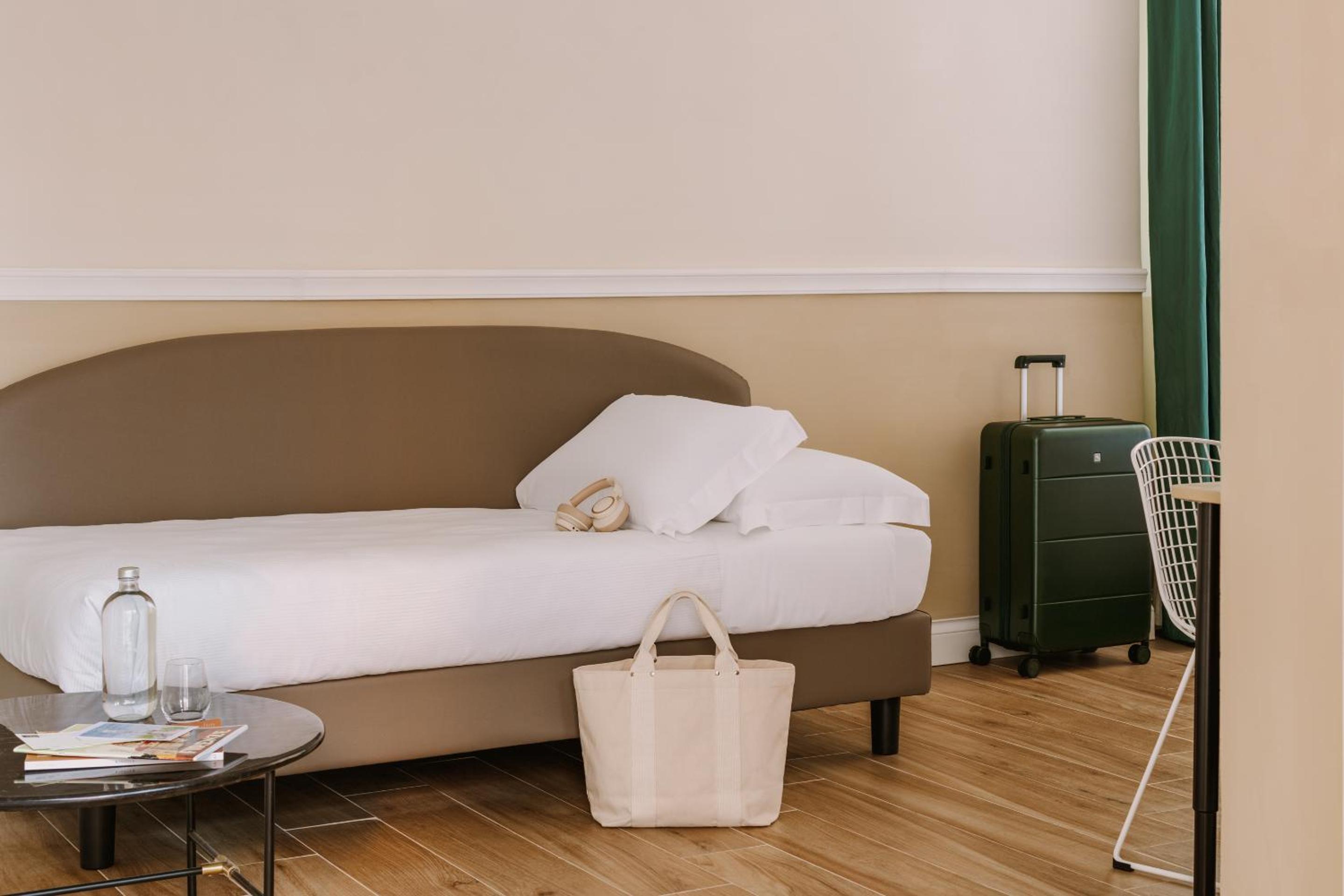 Deluxe King Room photo 3