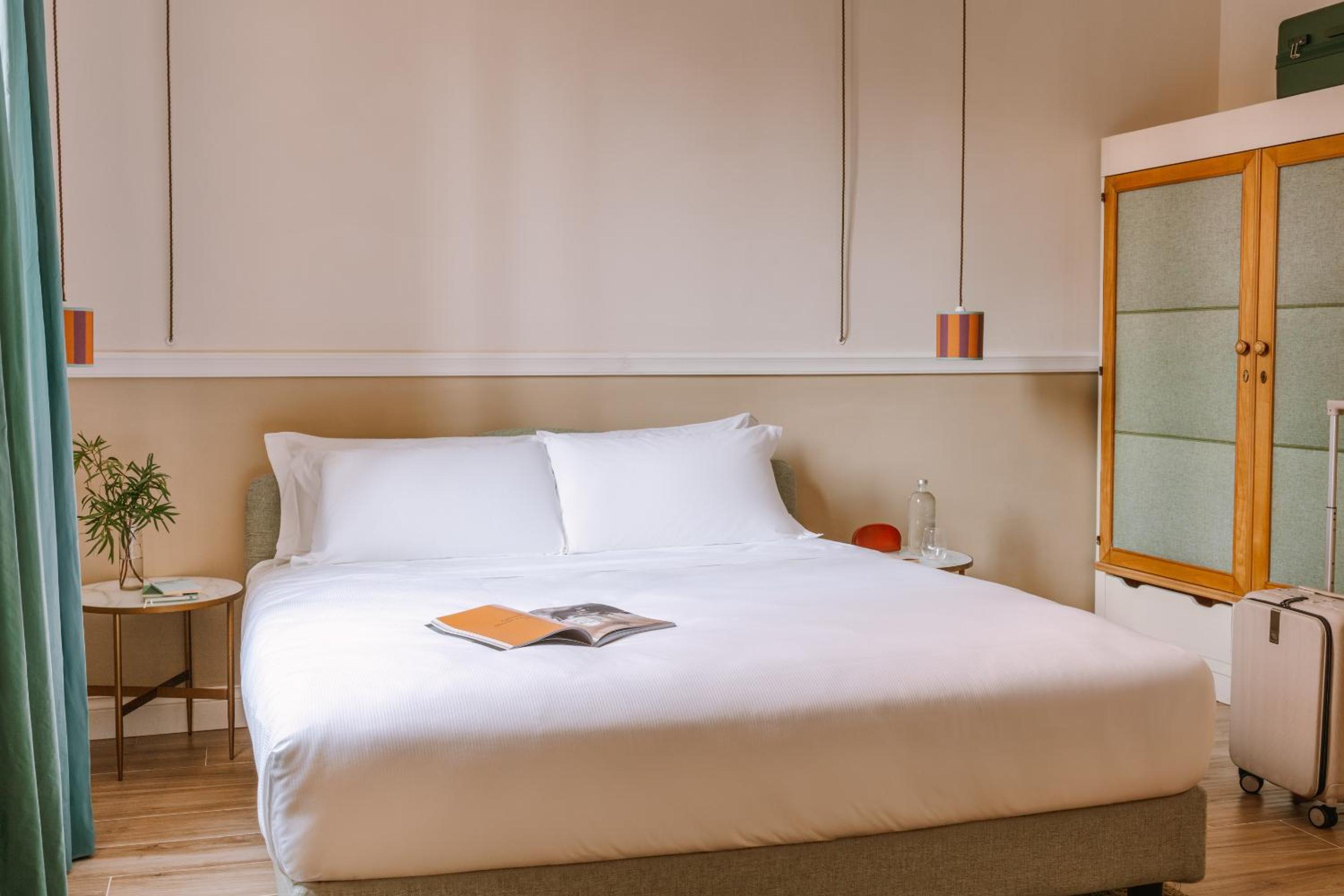 Deluxe King Room photo 2