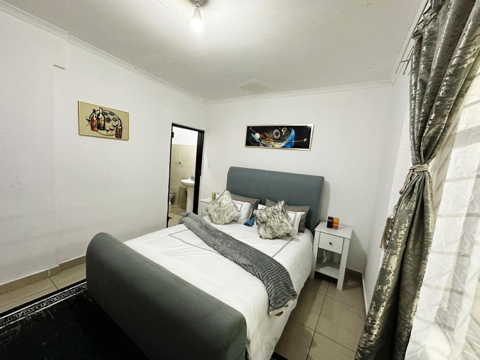 Deluxe Double Room with Shower photo 2