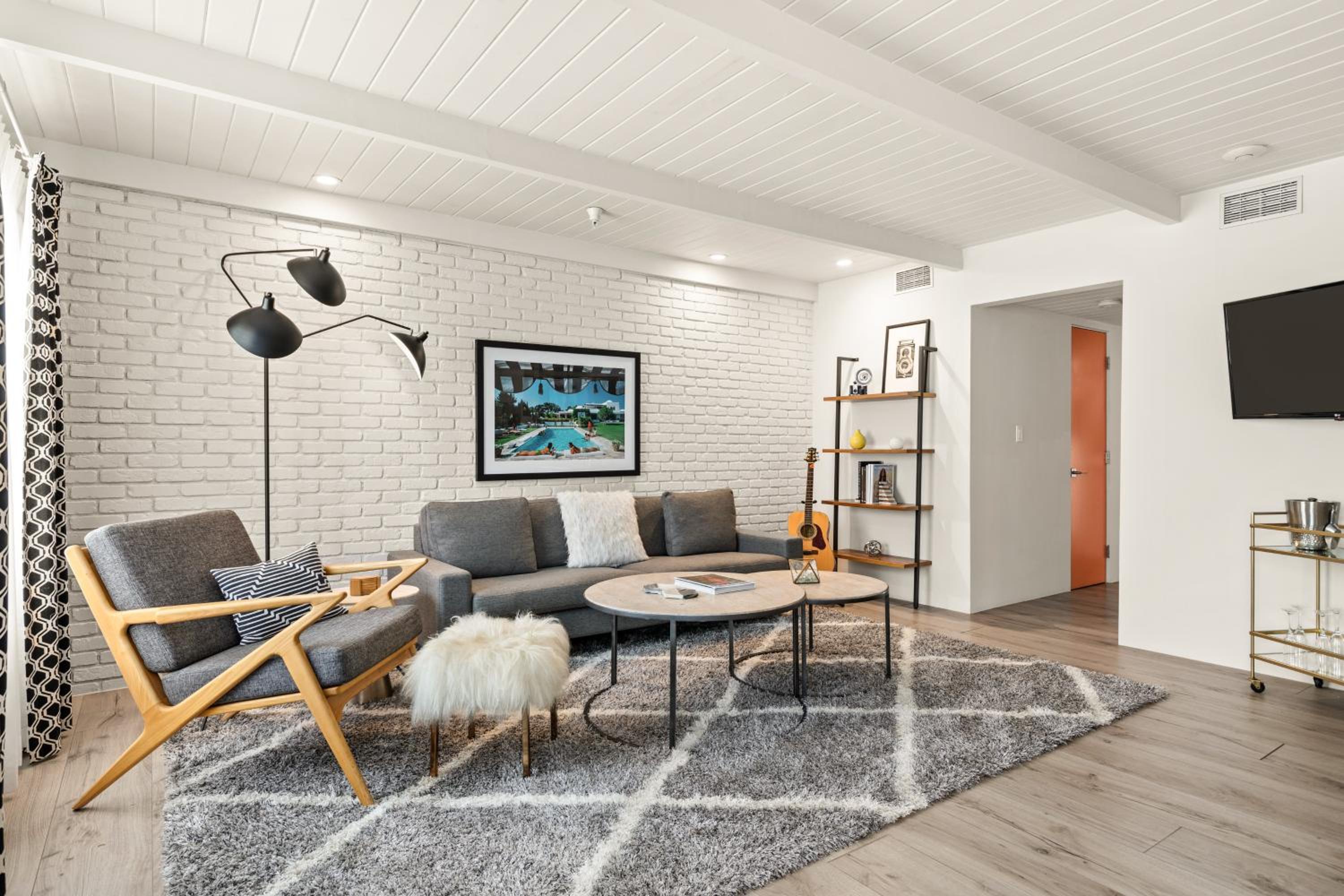 2-BR Premier photo 1