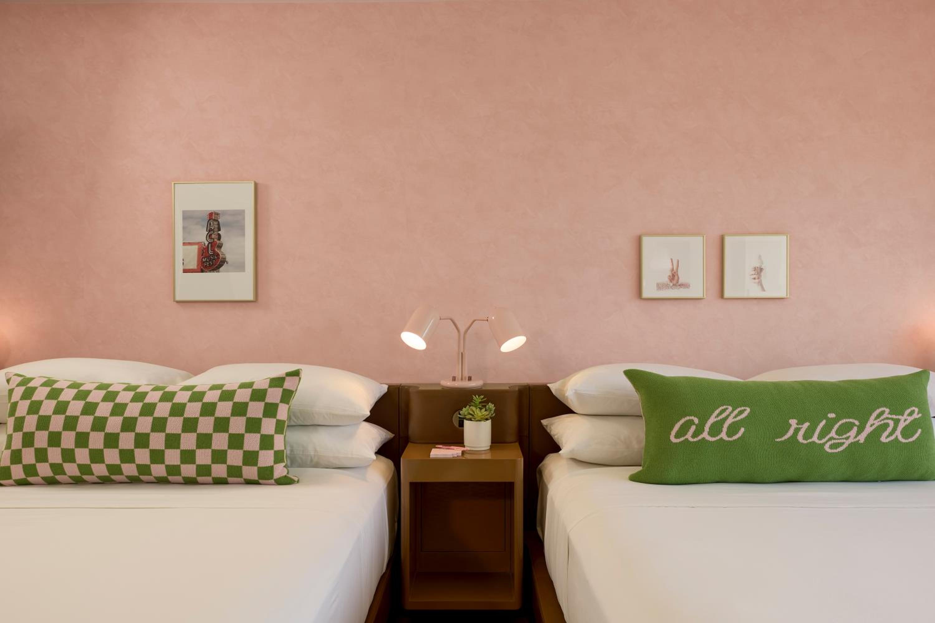 Queen Room with Two Queen Beds - Photo 4