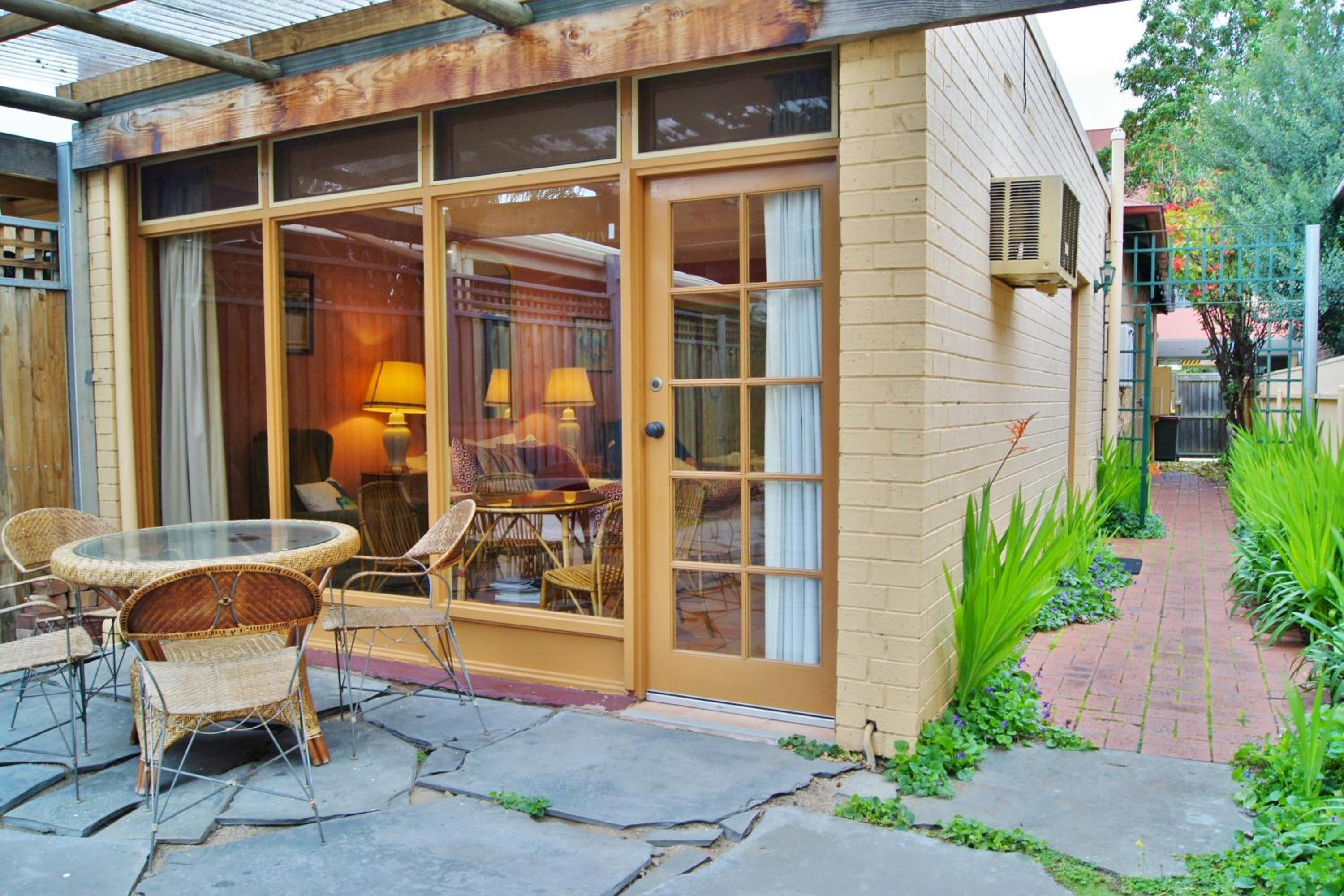 Champagne Spa Suite (38A Melbourne street, North Adelaide) thumbnail 5